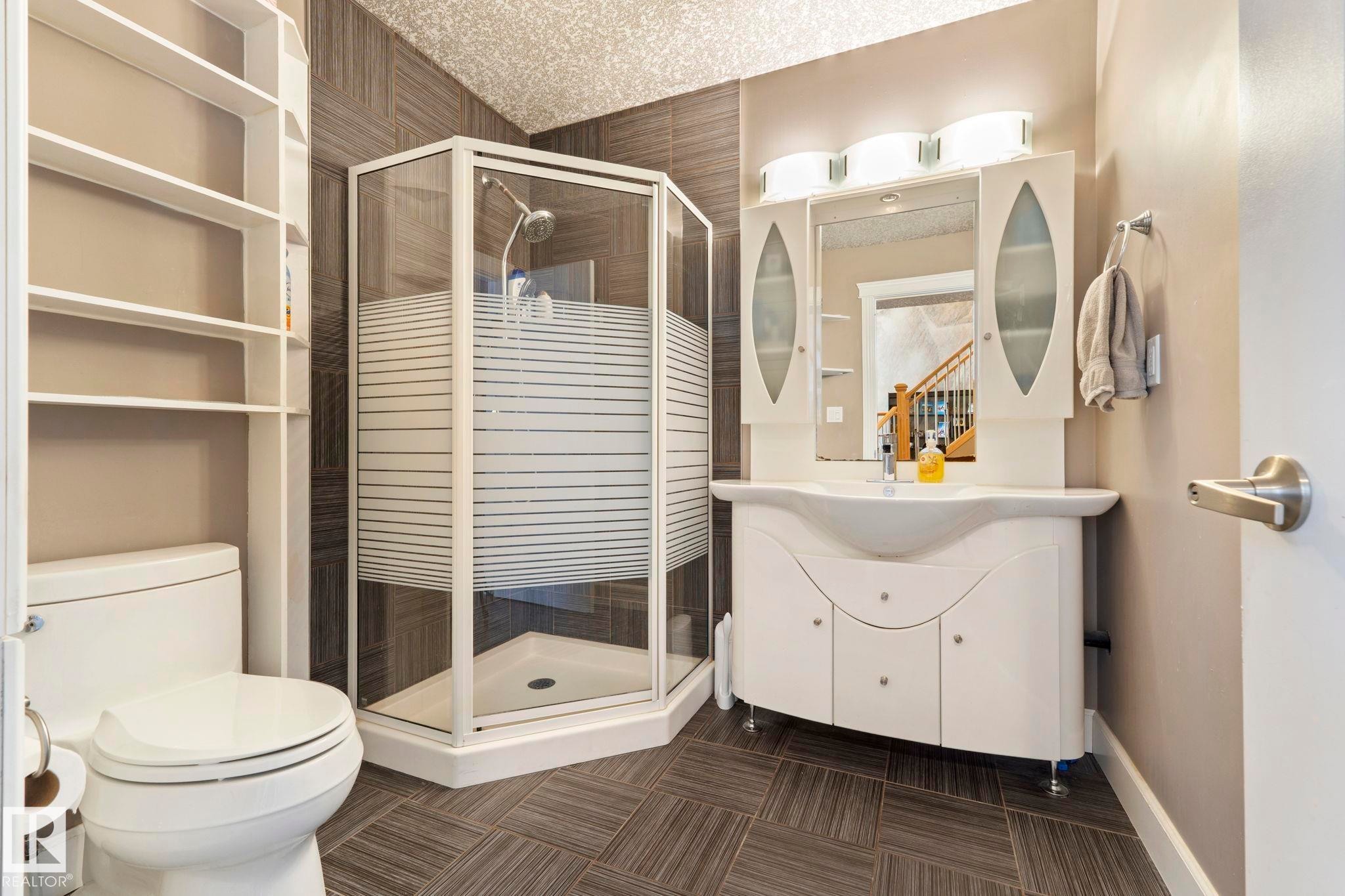 13407 161 Avenue Nw, Edmonton, AB - Indoor Photo Showing Bathroom