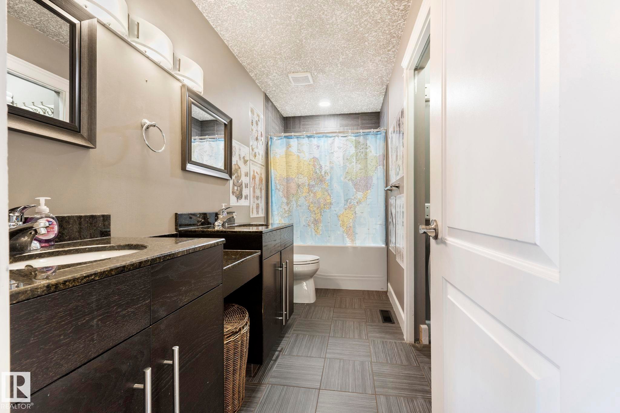13407 161 Avenue Nw, Edmonton, AB - Indoor Photo Showing Bathroom