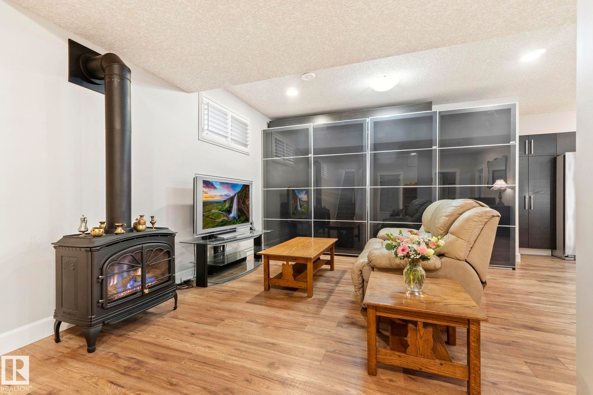 13407 161 Avenue Nw, Edmonton, AB - Indoor Photo Showing Other Room
