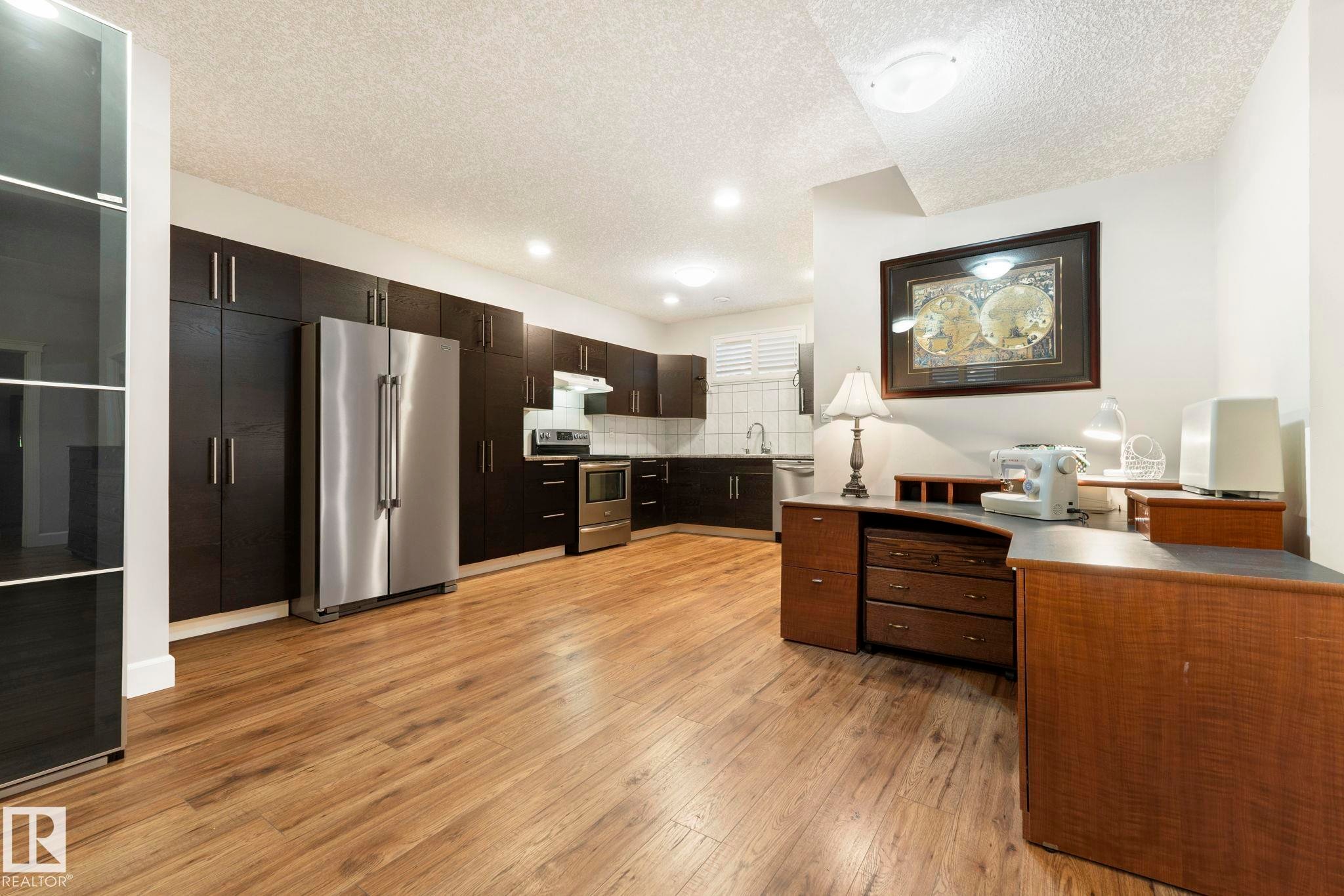 13407 161 Avenue Nw, Edmonton, AB - Indoor Photo Showing Kitchen