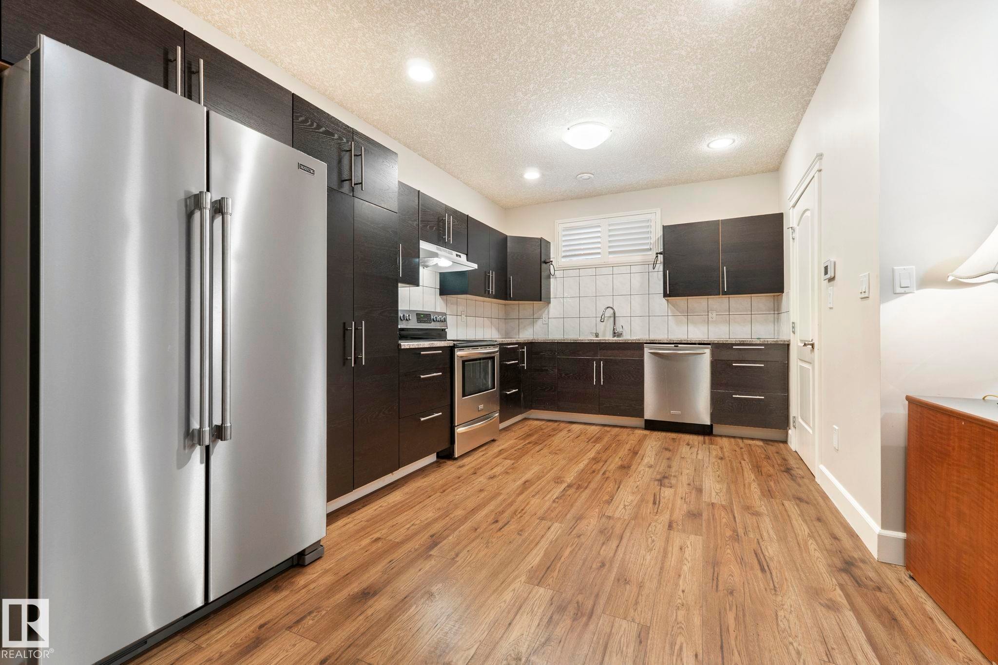 13407 161 Avenue Nw, Edmonton, AB - Indoor Photo Showing Kitchen With Upgraded Kitchen