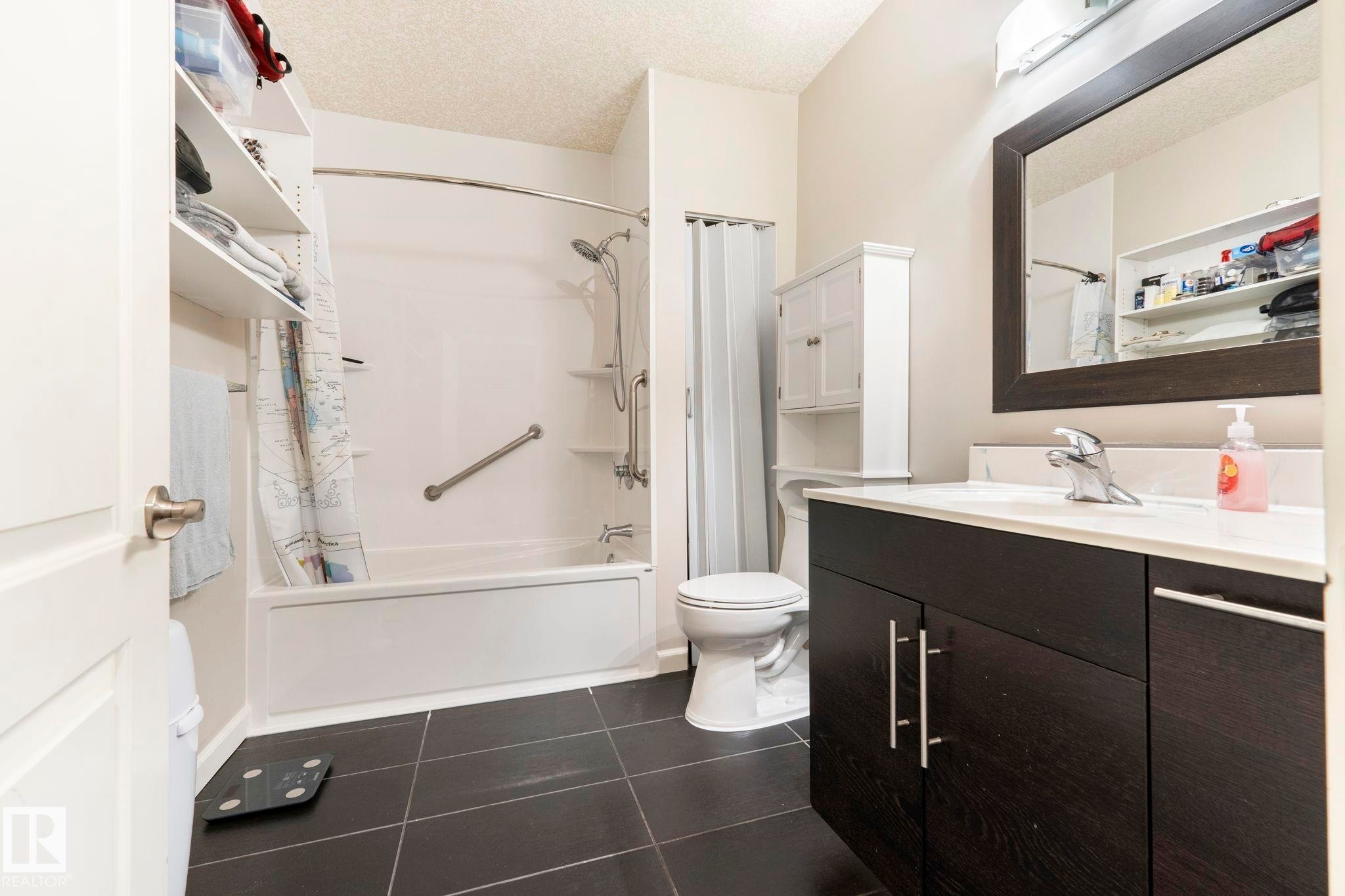13407 161 Avenue Nw, Edmonton, AB - Indoor Photo Showing Bathroom