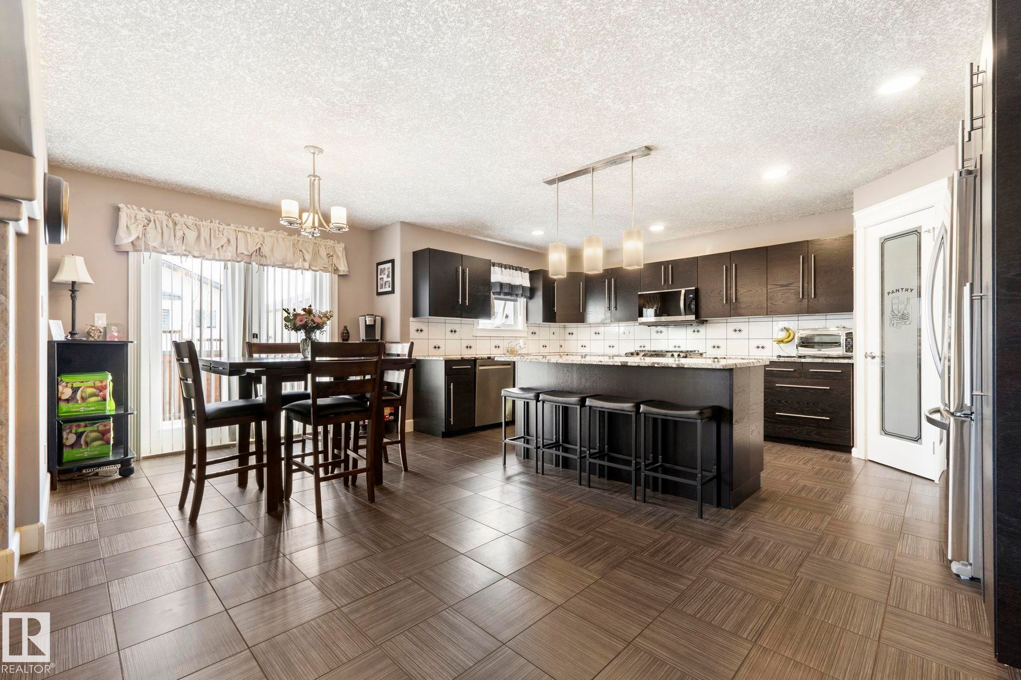 13407 161 Avenue Nw, Edmonton, AB - Indoor
