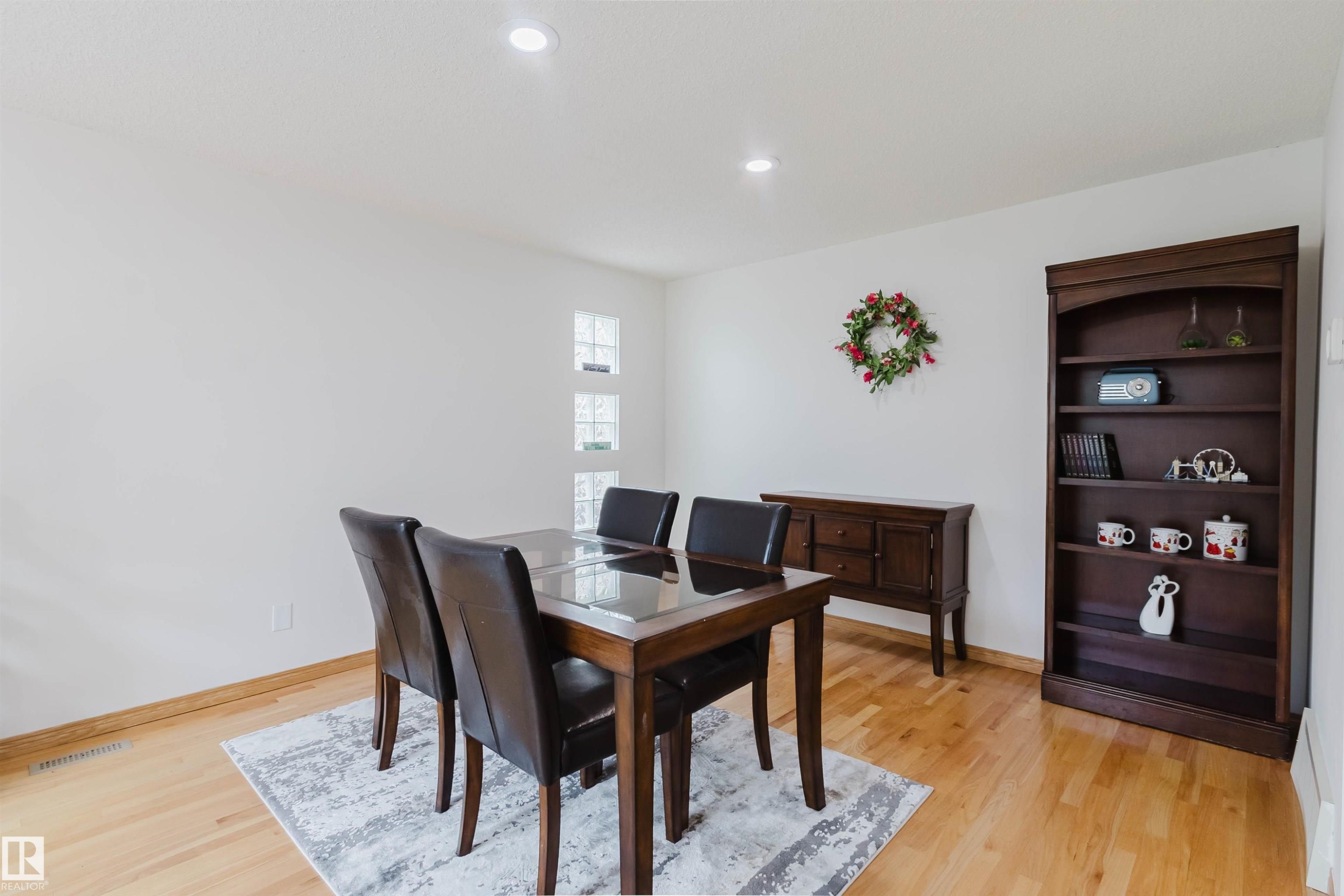 Dining area featuring light wood-finish flooring, white walls, and recessed lighting - 342 O'Connor Close, Edmonton, AB - Indoor Photo Showing Dining Room