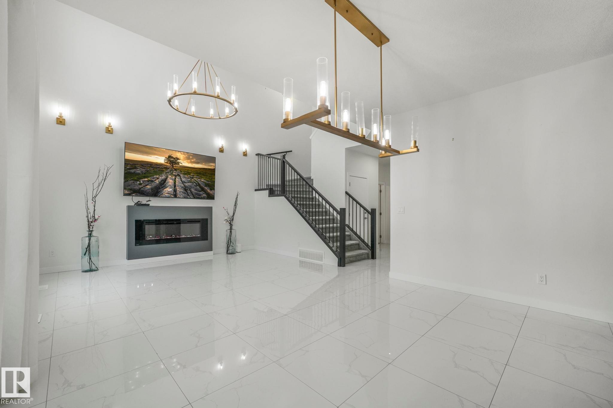 5741 Kootook Way, Edmonton, AB - Indoor Photo Showing Other Room