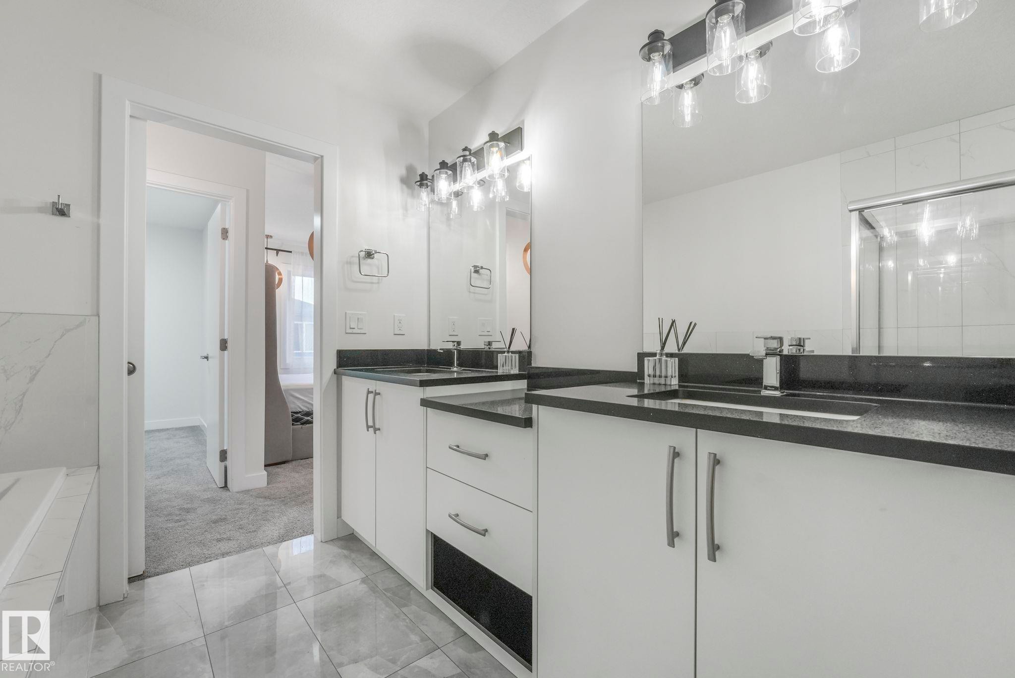 5741 Kootook Way, Edmonton, AB - Indoor Photo Showing Bathroom