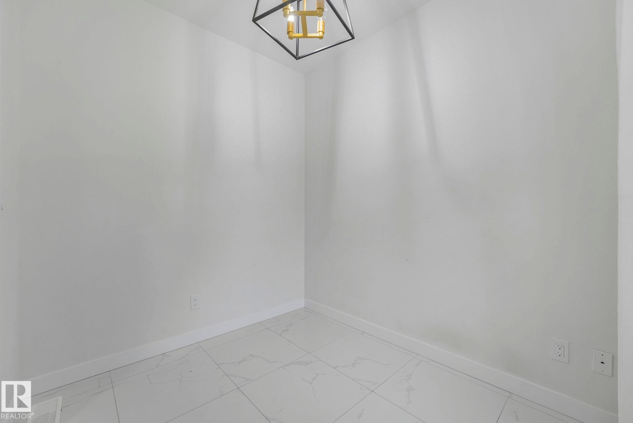 5741 Kootook Way, Edmonton, AB - Indoor Photo Showing Other Room