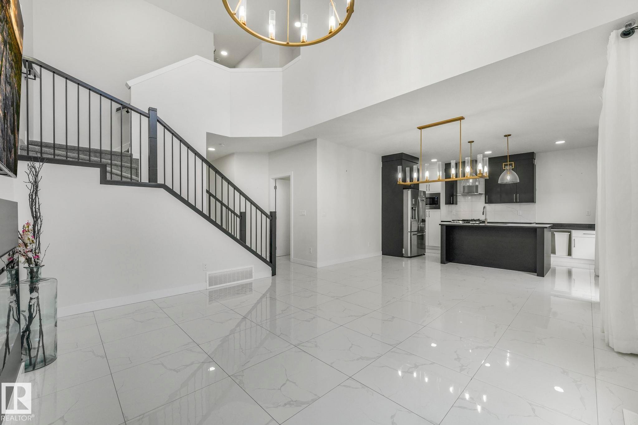 5741 Kootook Way, Edmonton, AB - Indoor Photo Showing Other Room