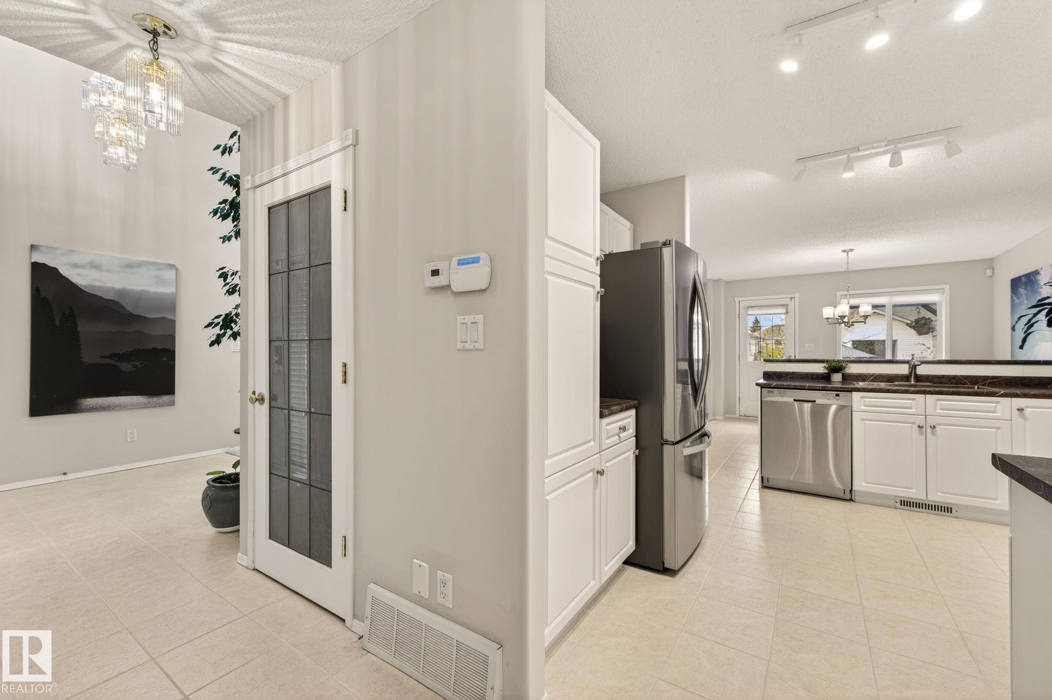 316 Wild Rose Way, Edmonton, AB - Indoor Photo Showing Other Room