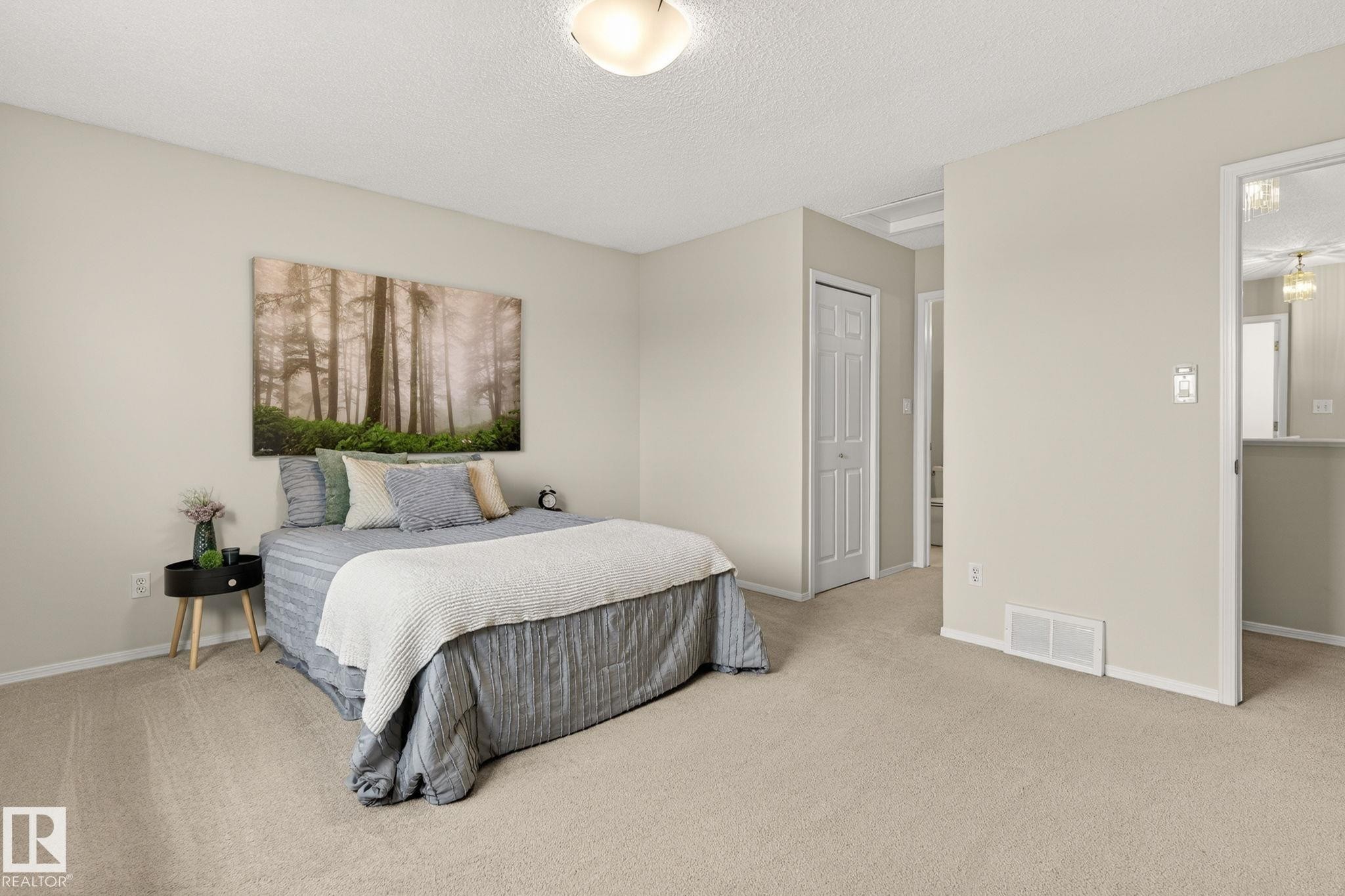 316 Wild Rose Way, Edmonton, AB - Indoor Photo Showing Bedroom