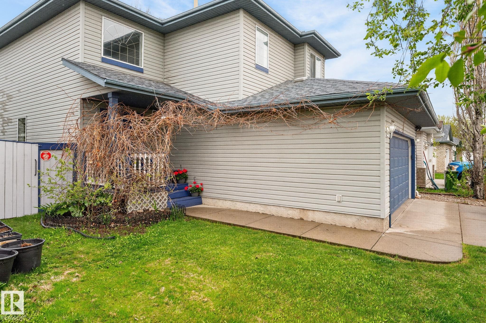 316 Wild Rose Way, Edmonton, AB - Outdoor With Exterior