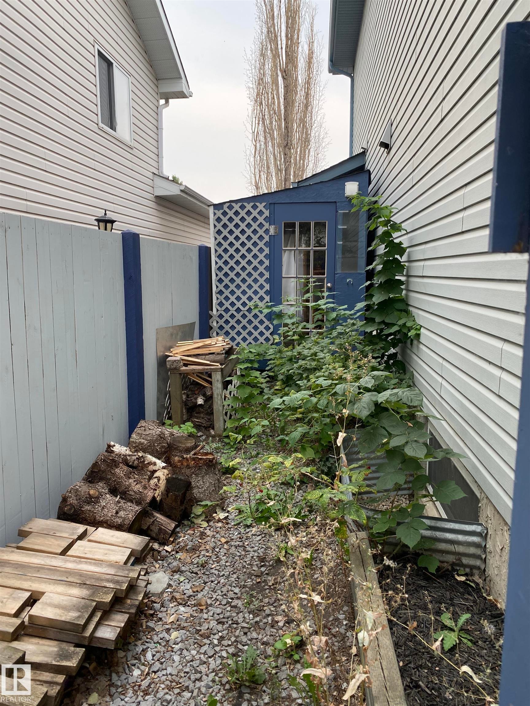 316 Wild Rose Way, Edmonton, AB - Outdoor With Exterior
