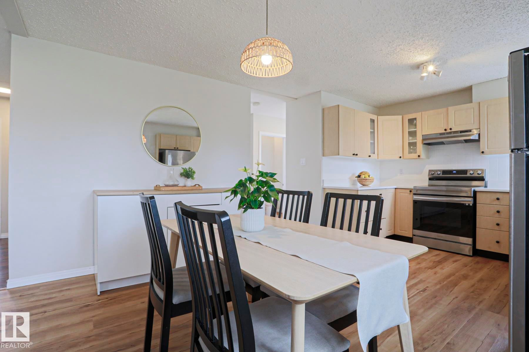 Open concept dining area and kitchen with wood-finish flooring - 9523 151 Street, Edmonton, AB - Indoor Photo Showing Other Room