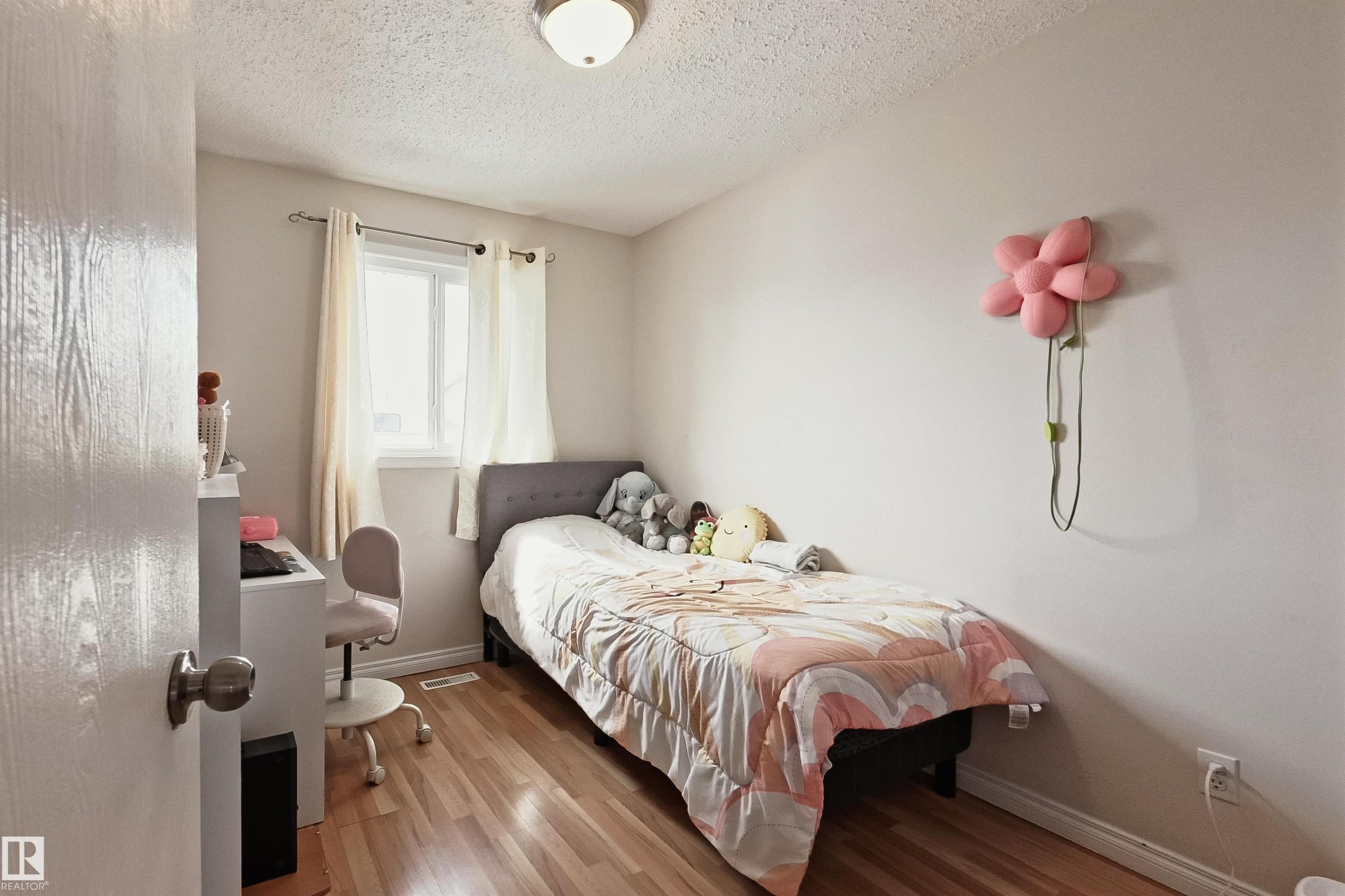 10031 173 Avenue, Edmonton, AB - Indoor Photo Showing Bedroom