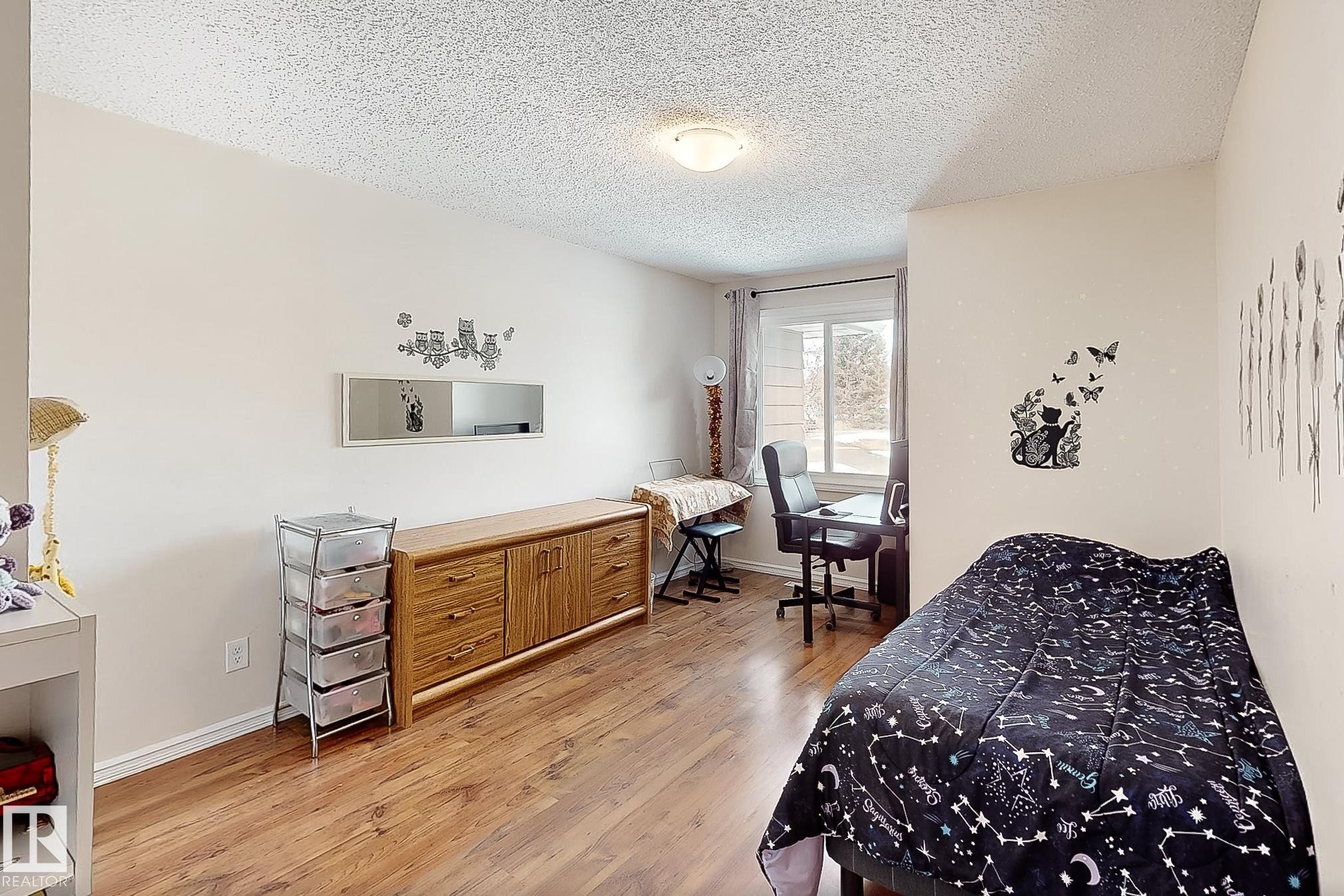 10031 173 Avenue, Edmonton, AB - Indoor Photo Showing Bedroom