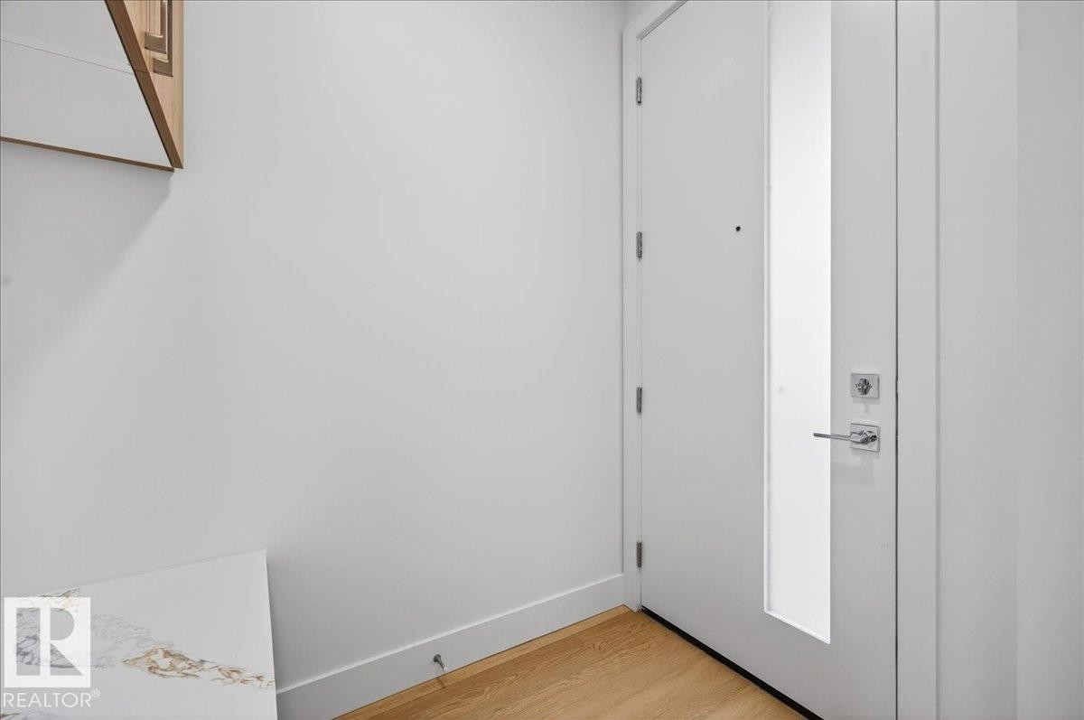 10637 68 Avenue, Edmonton, AB - Indoor Photo Showing Other Room