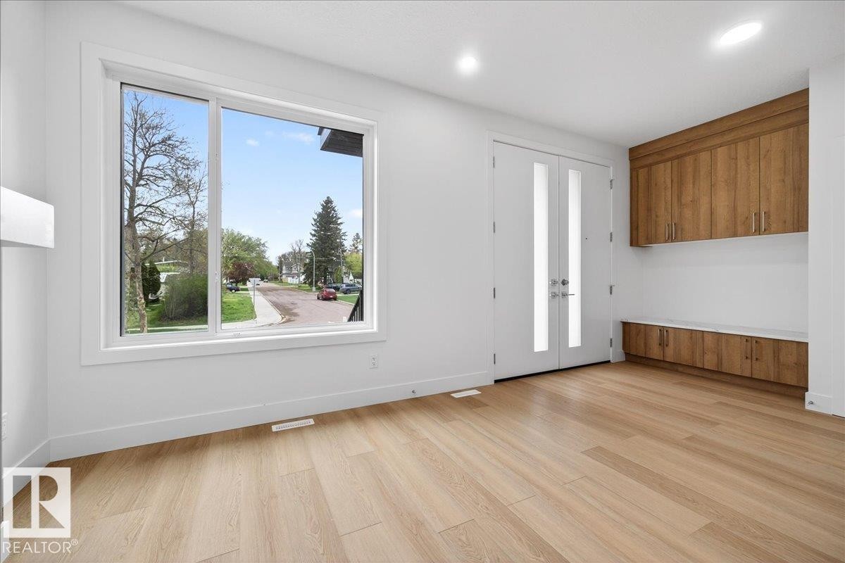 10637 68 Avenue, Edmonton, AB - Indoor Photo Showing Other Room