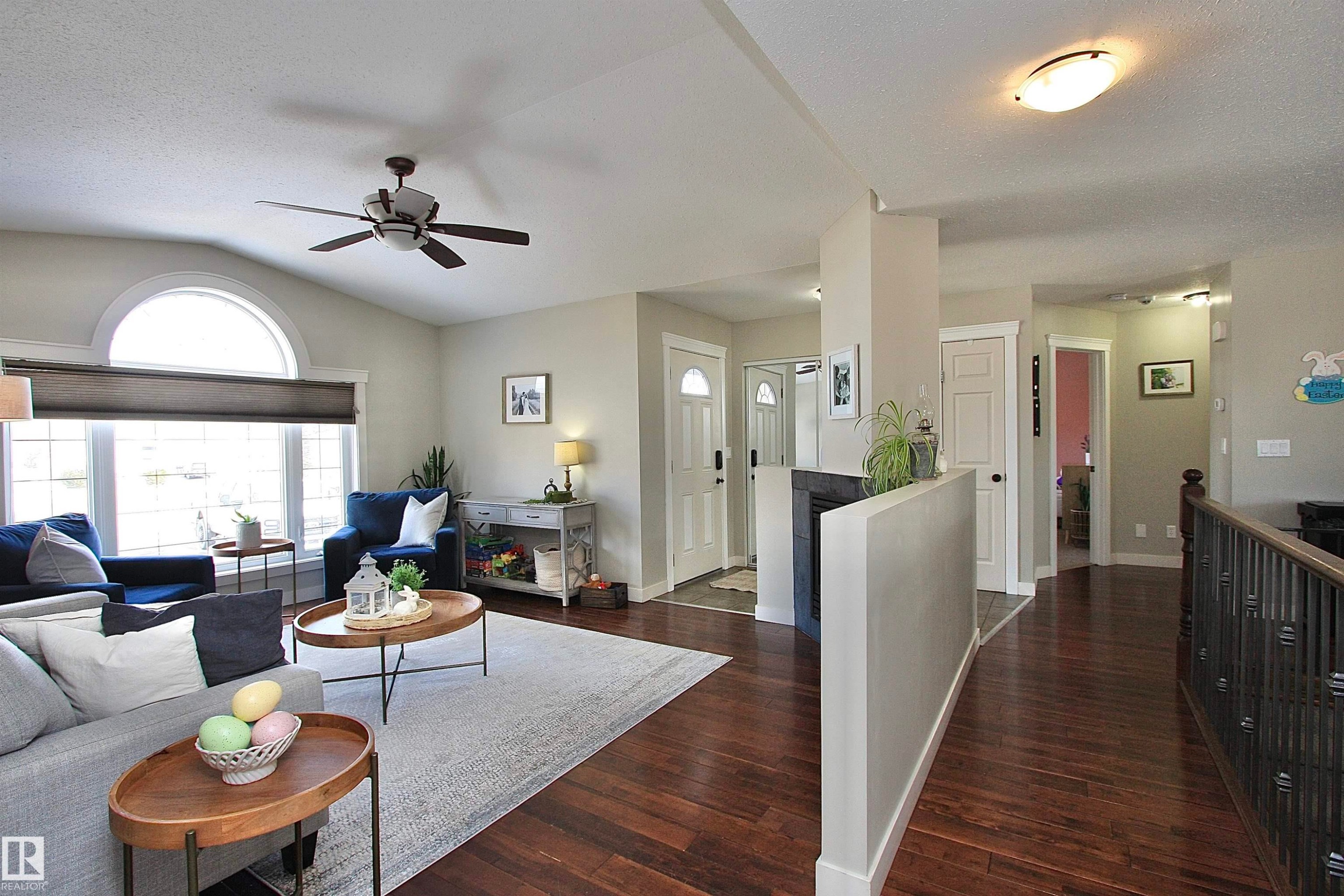5512 52 St Close, Bashaw, AB - Indoor Photo Showing Living Room