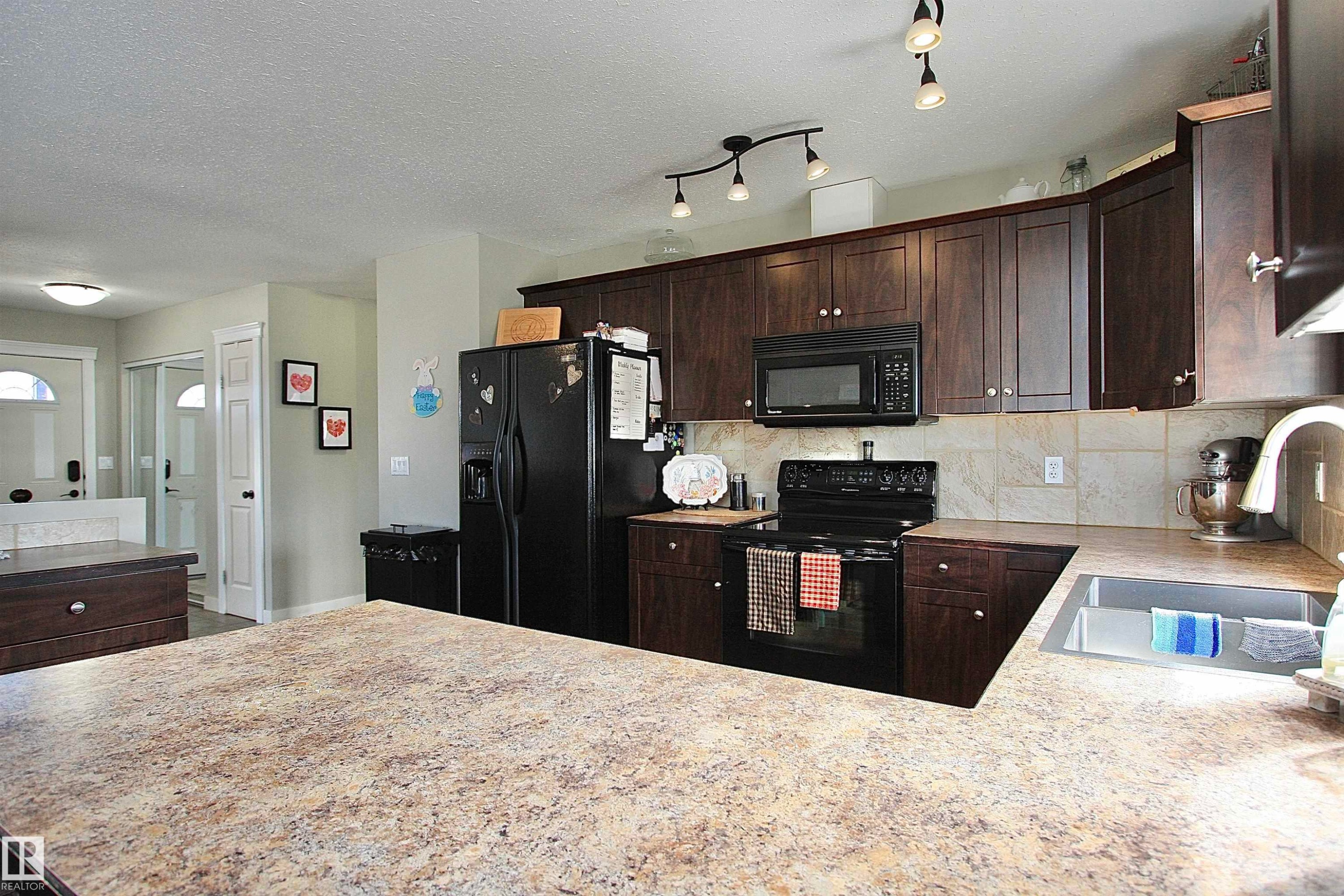 5512 52 St Close, Bashaw, AB - Indoor Photo Showing Kitchen