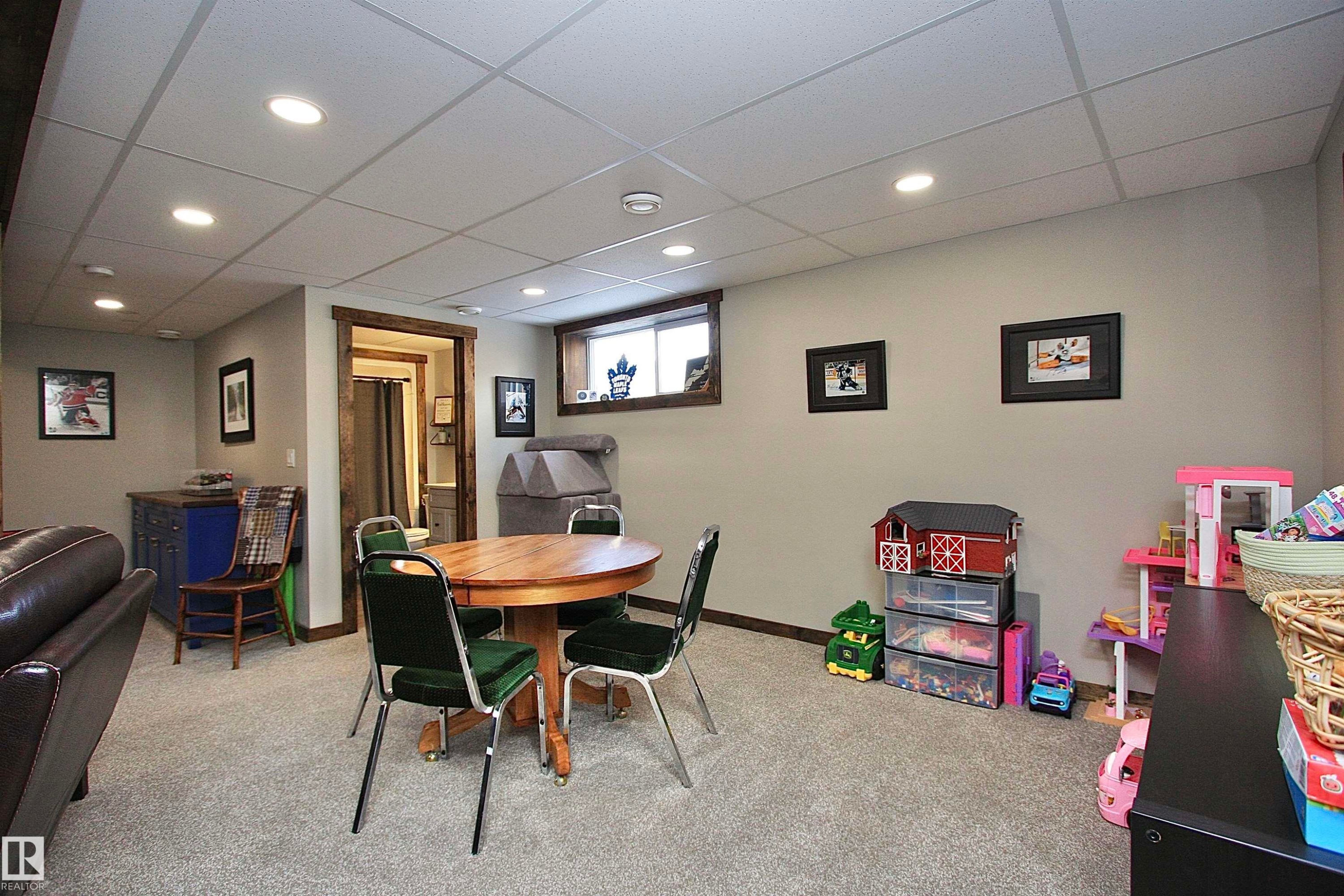 5512 52 St Close, Bashaw, AB - Indoor