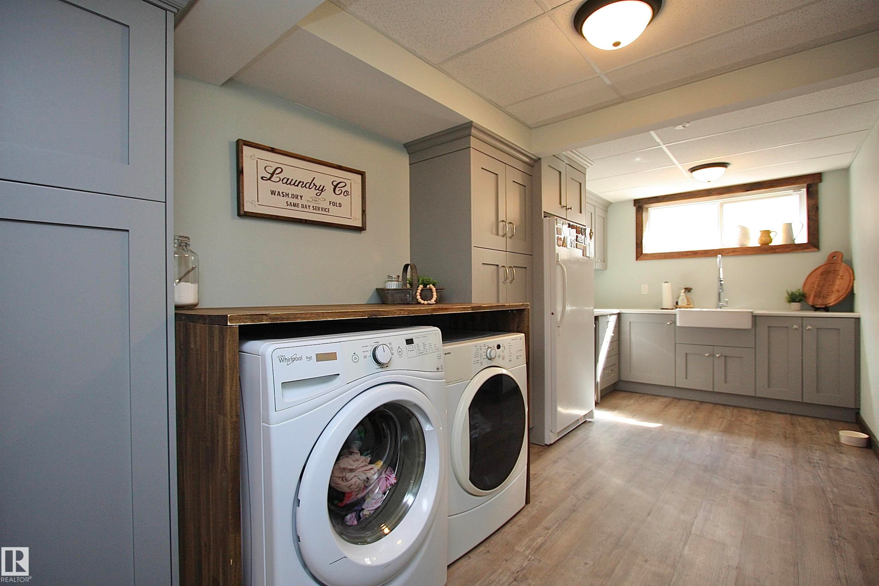 5512 52 St Close, Bashaw, AB - Indoor Photo Showing Laundry Room