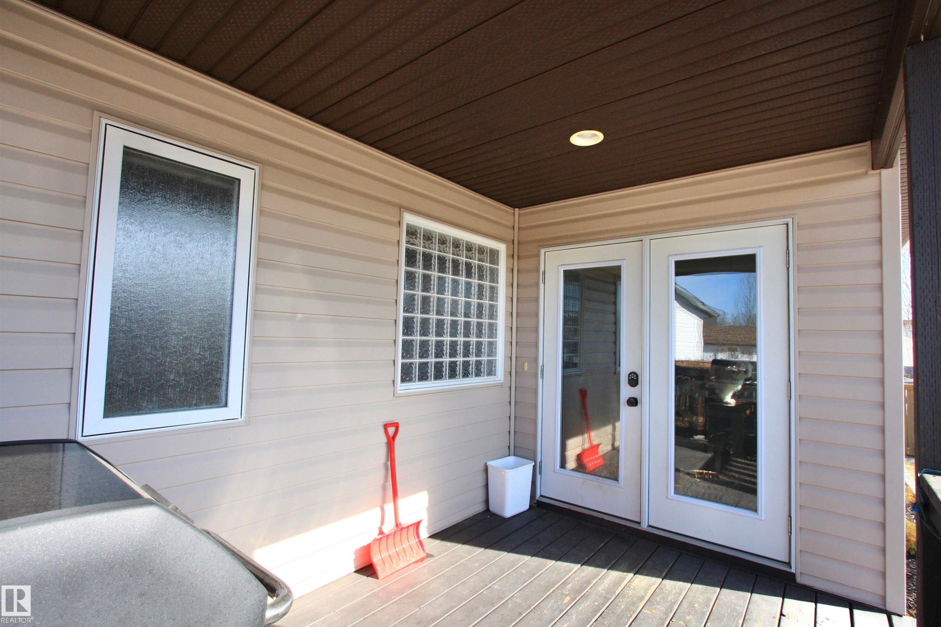 5512 52 St Close, Bashaw, AB - Outdoor With Deck Patio Veranda With Exterior
