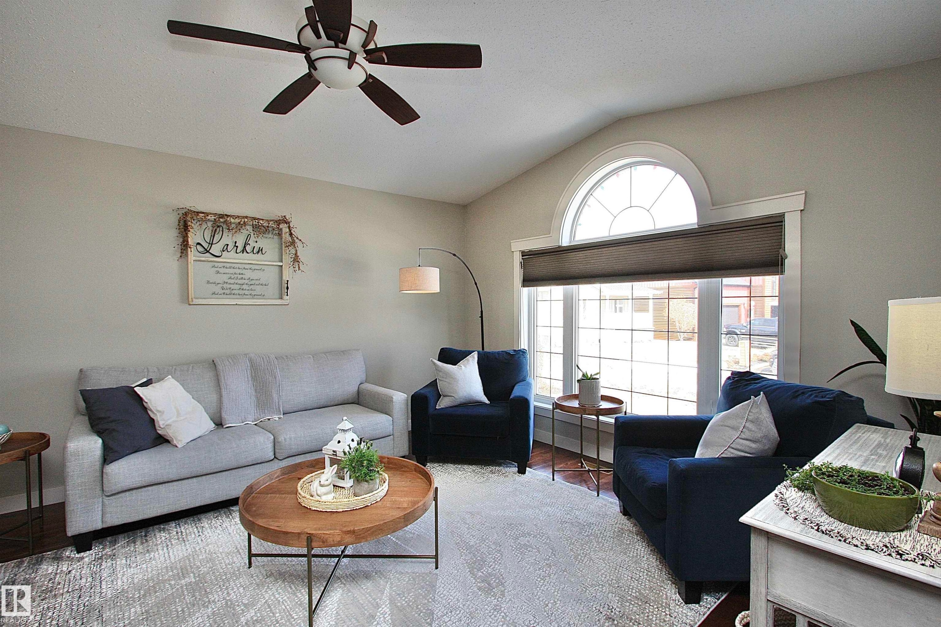 5512 52 St Close, Bashaw, AB - Indoor Photo Showing Living Room