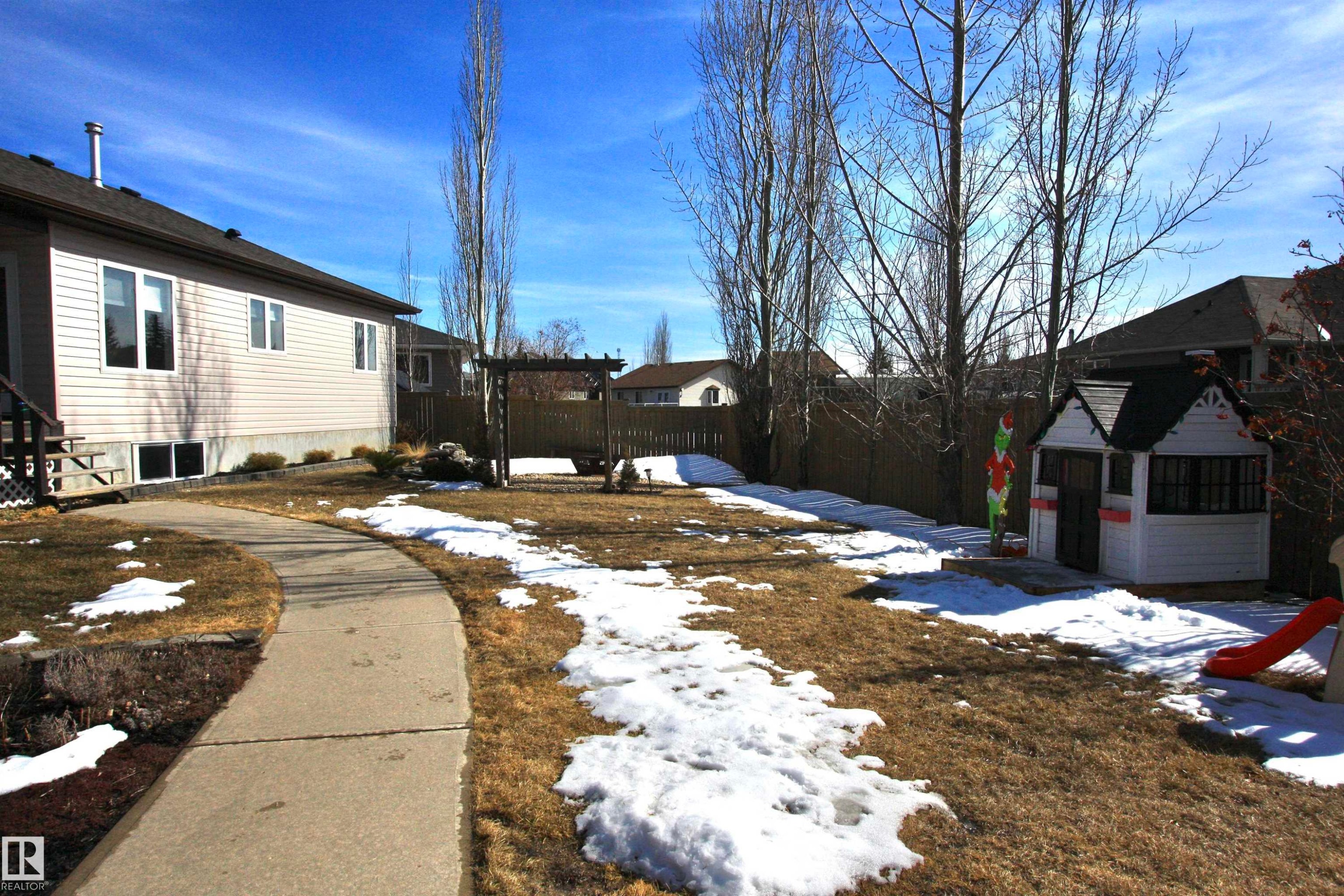 5512 52 St Close, Bashaw, AB - Outdoor