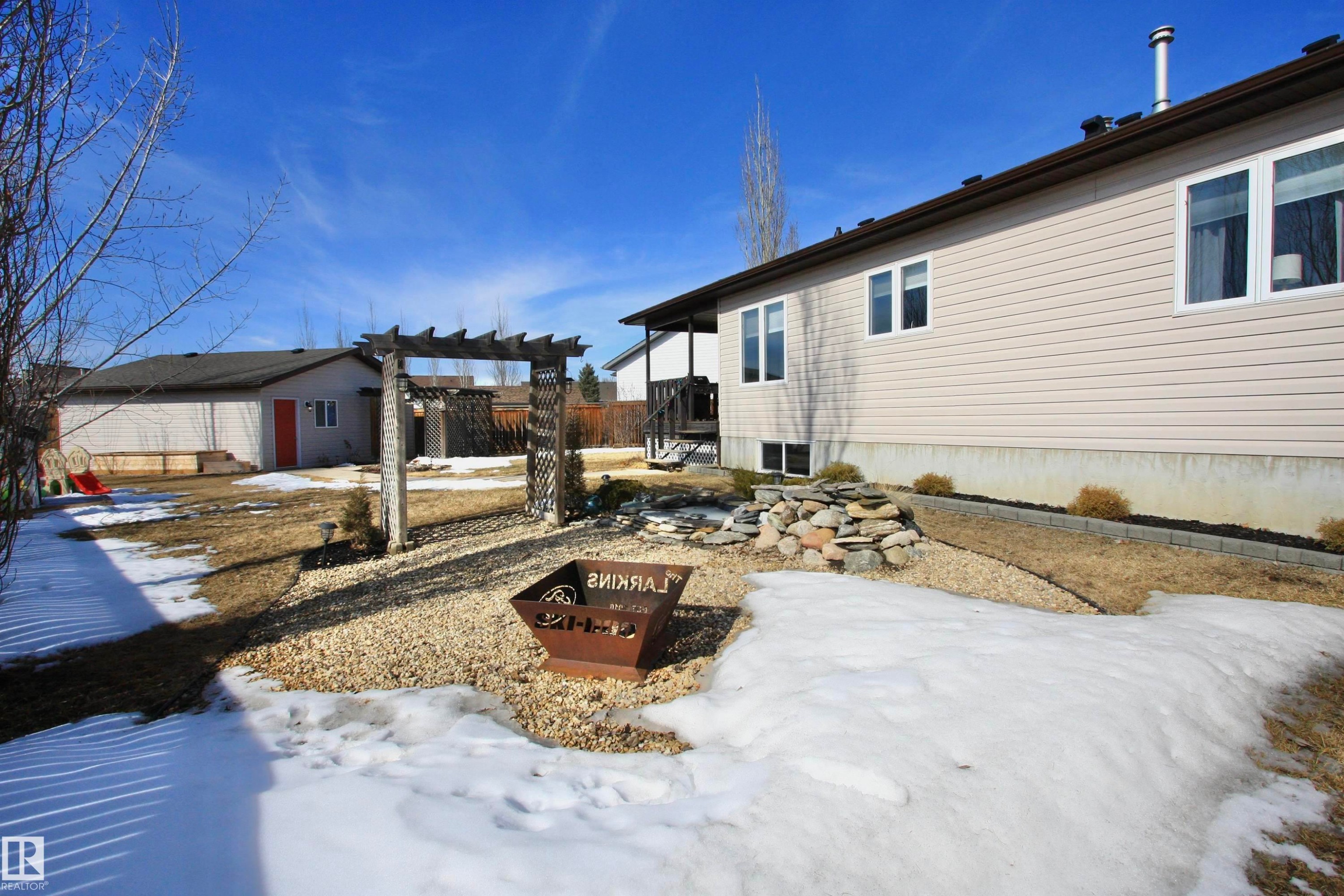 5512 52 St Close, Bashaw, AB - Outdoor With Exterior