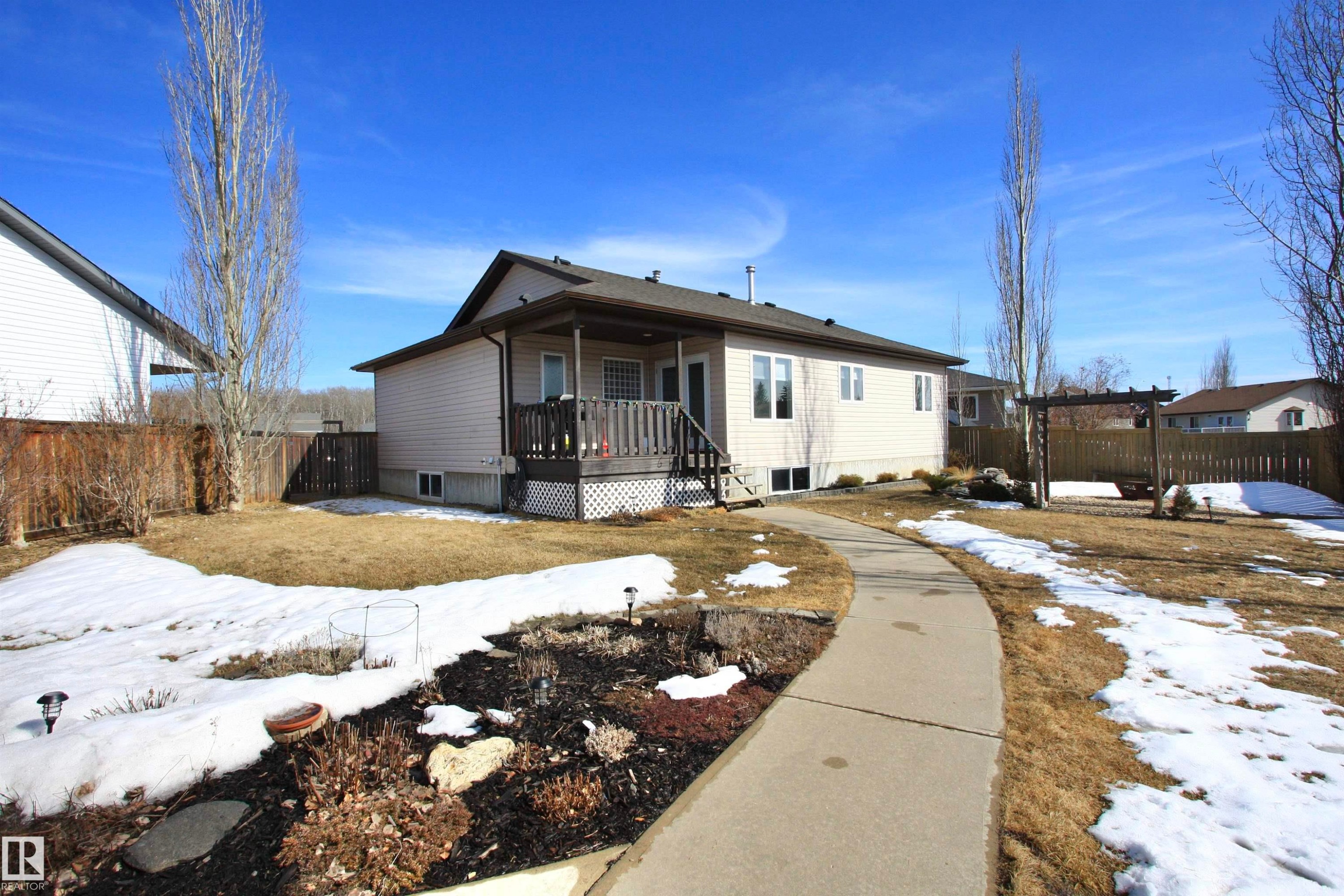 5512 52 St Close, Bashaw, AB - Outdoor