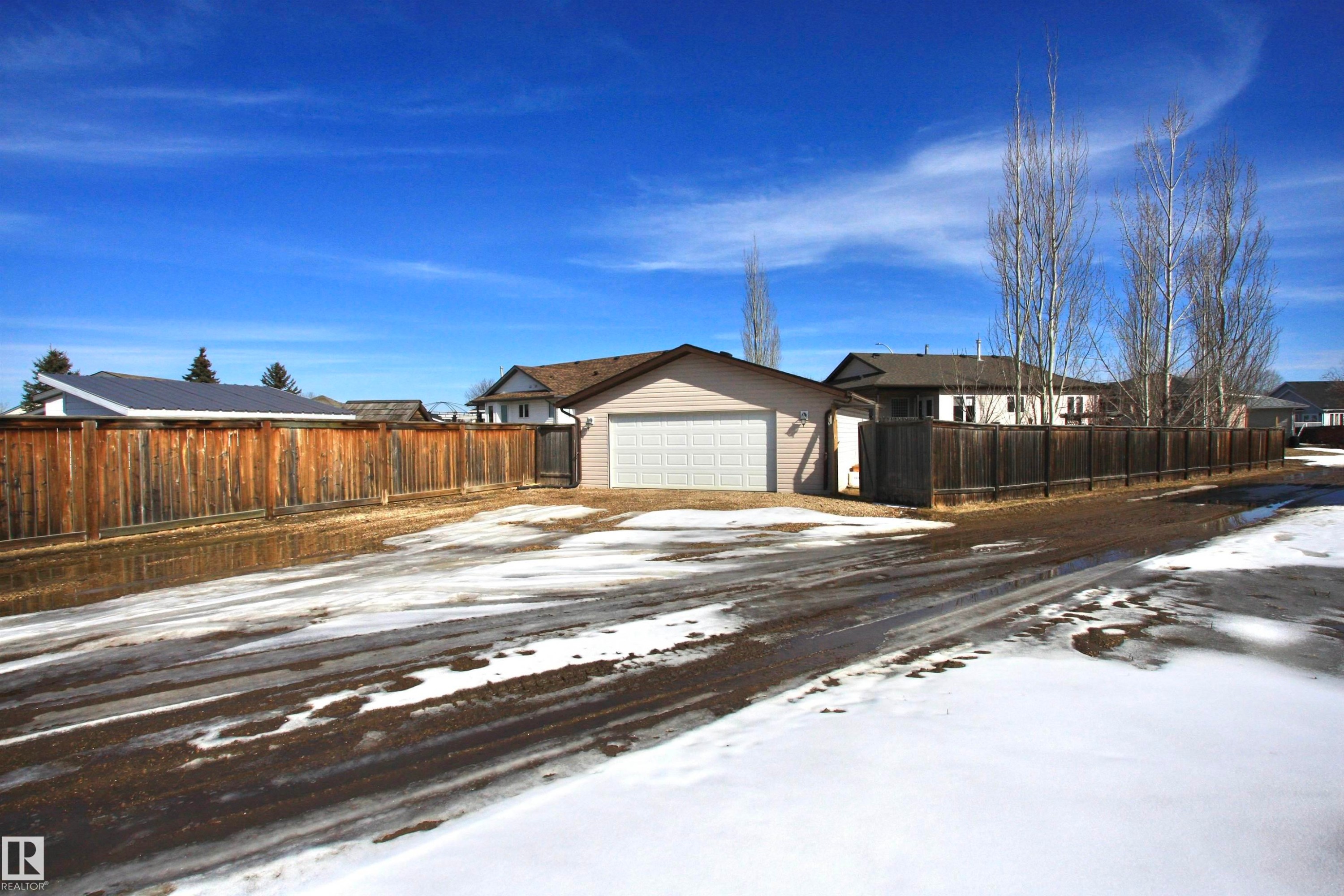 5512 52 St Close, Bashaw, AB - Outdoor
