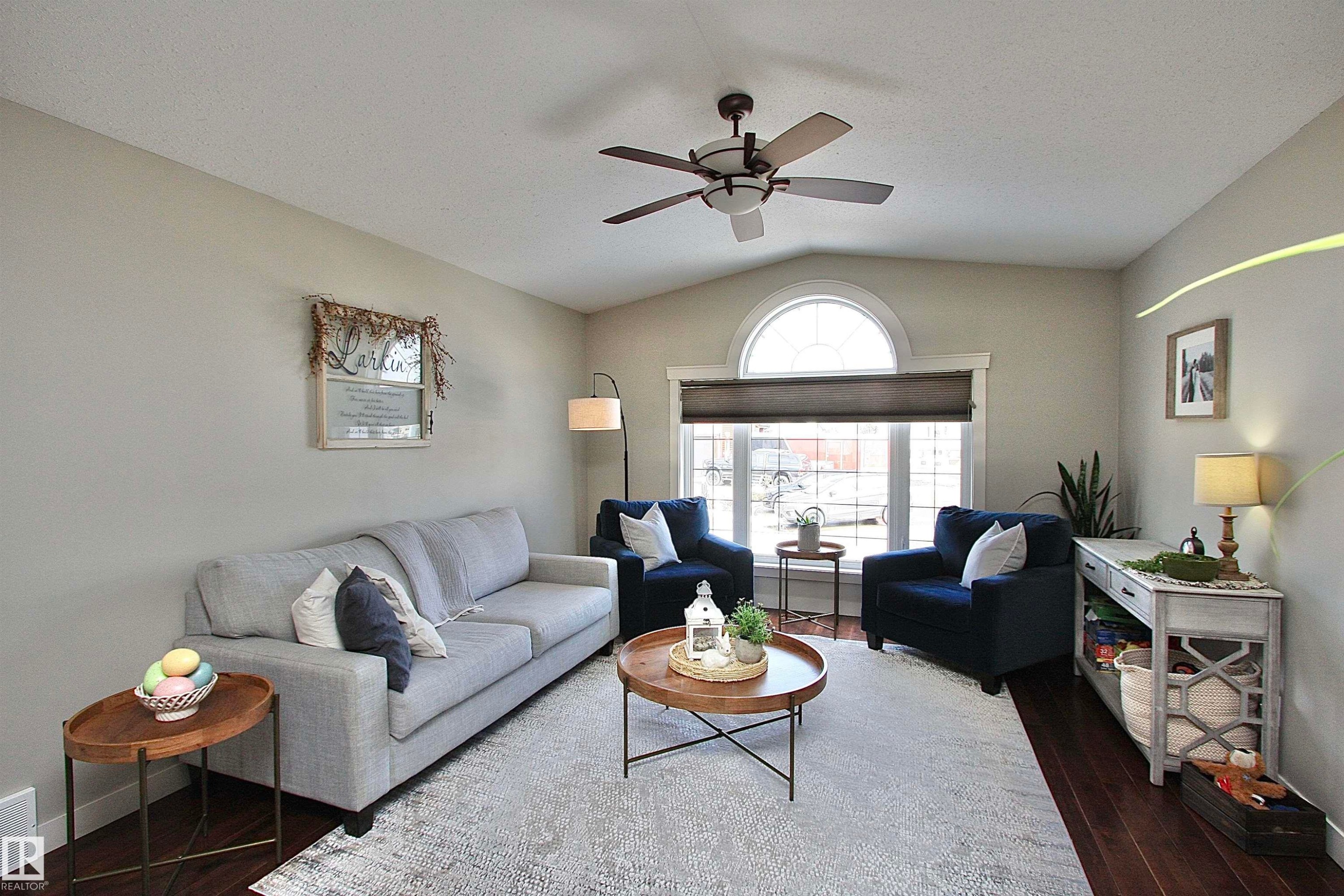 5512 52 St Close, Bashaw, AB - Indoor Photo Showing Living Room