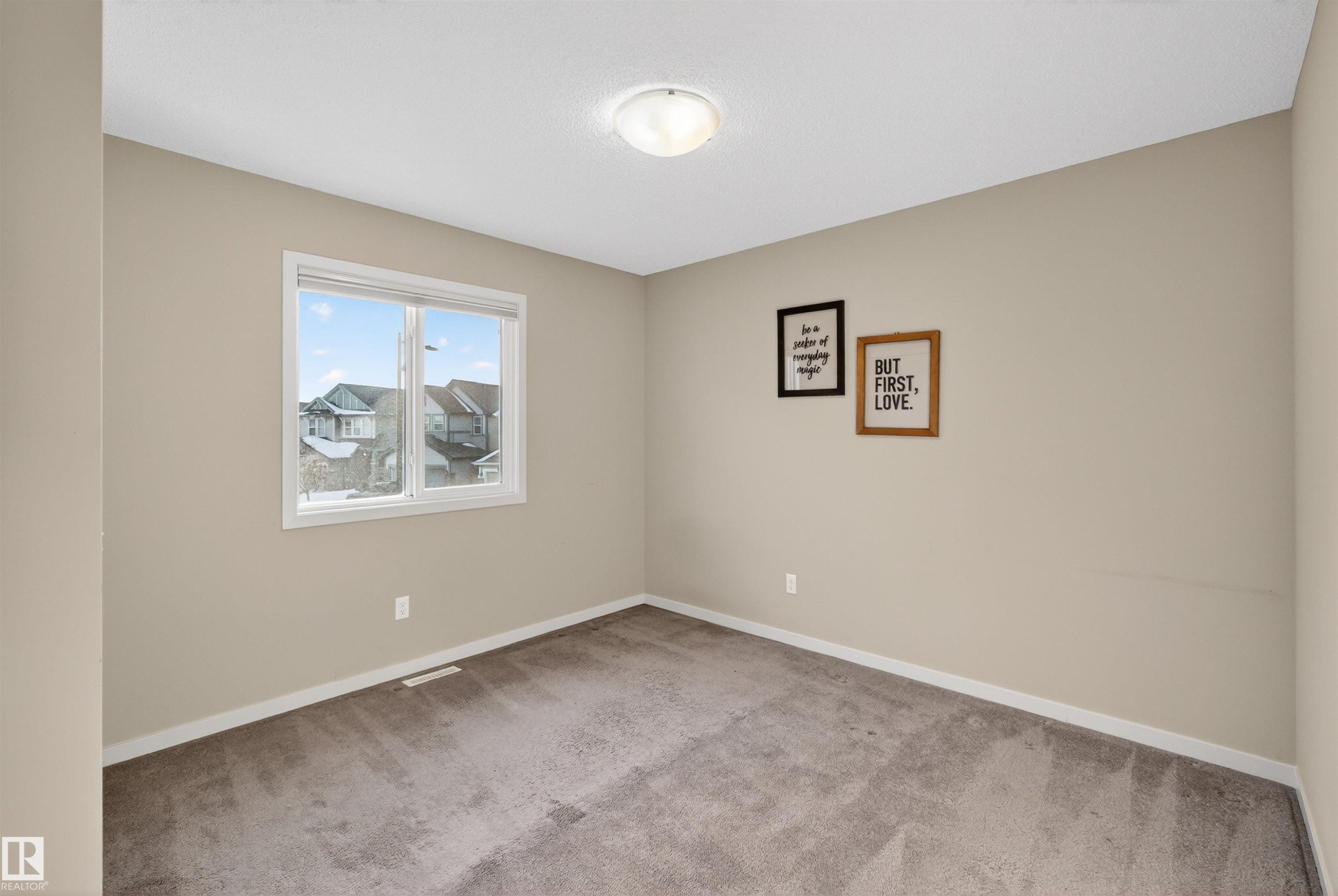 Neutral wall color, carpeted flooring, white trim, and a white ceiling - 4723 Alwood Bend Sw, Edmonton, AB - Indoor Photo Showing Other Room