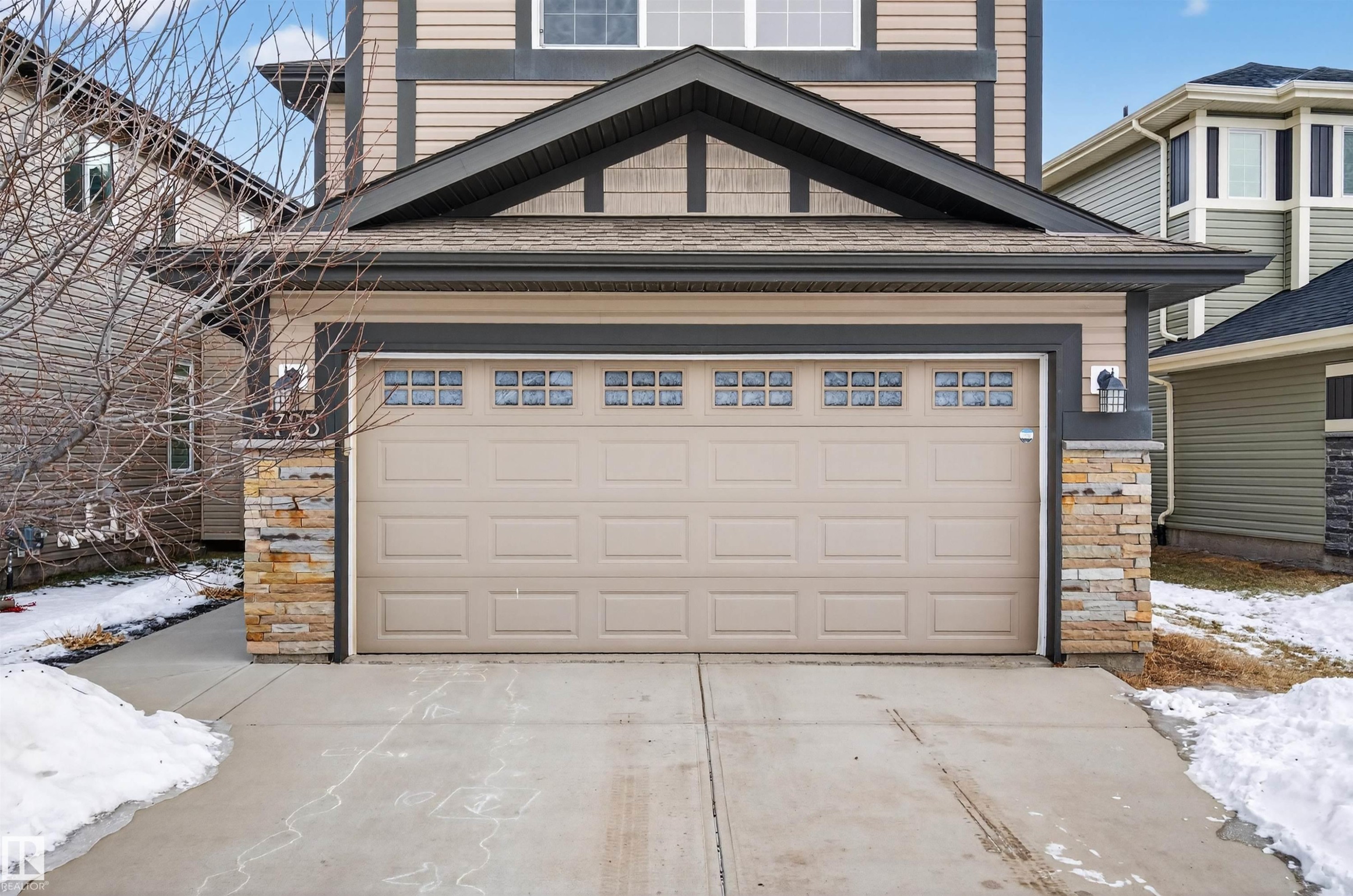 Attached garage featuring a panel door with transom window inserts - 4723 Alwood Bend Sw, Edmonton, AB - Outdoor