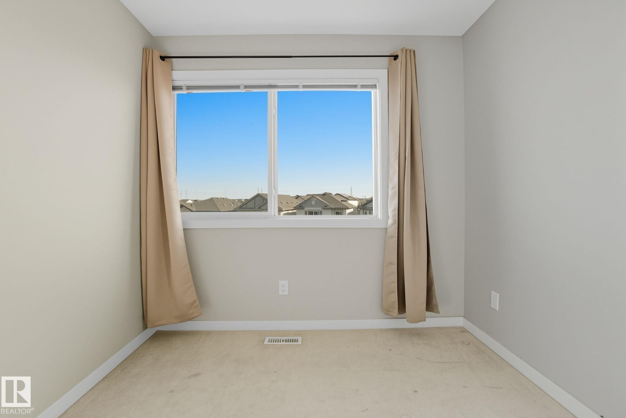 1604 33A Street, Edmonton, AB - Indoor Photo Showing Other Room
