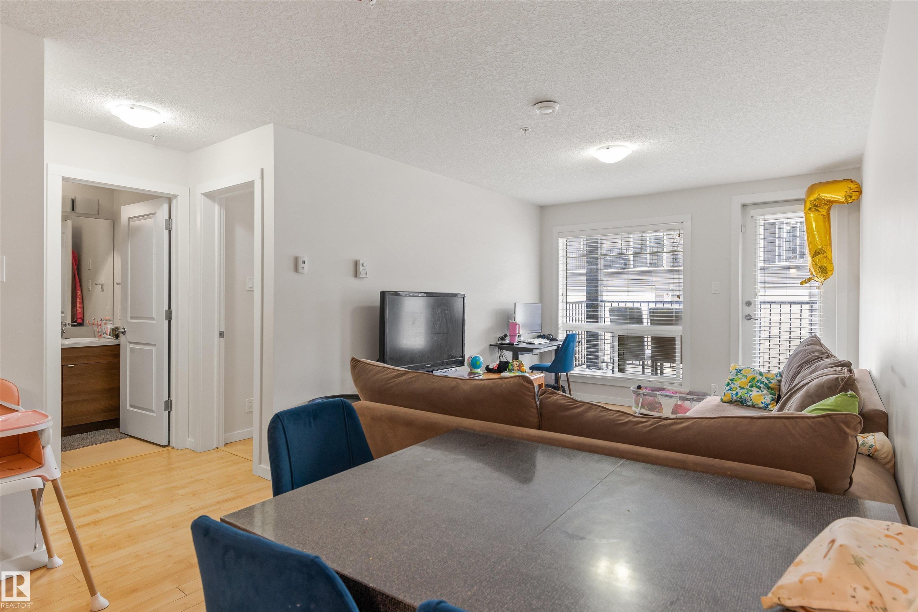 110 9517 160 Avenue, Edmonton, AB - Indoor Photo Showing Living Room