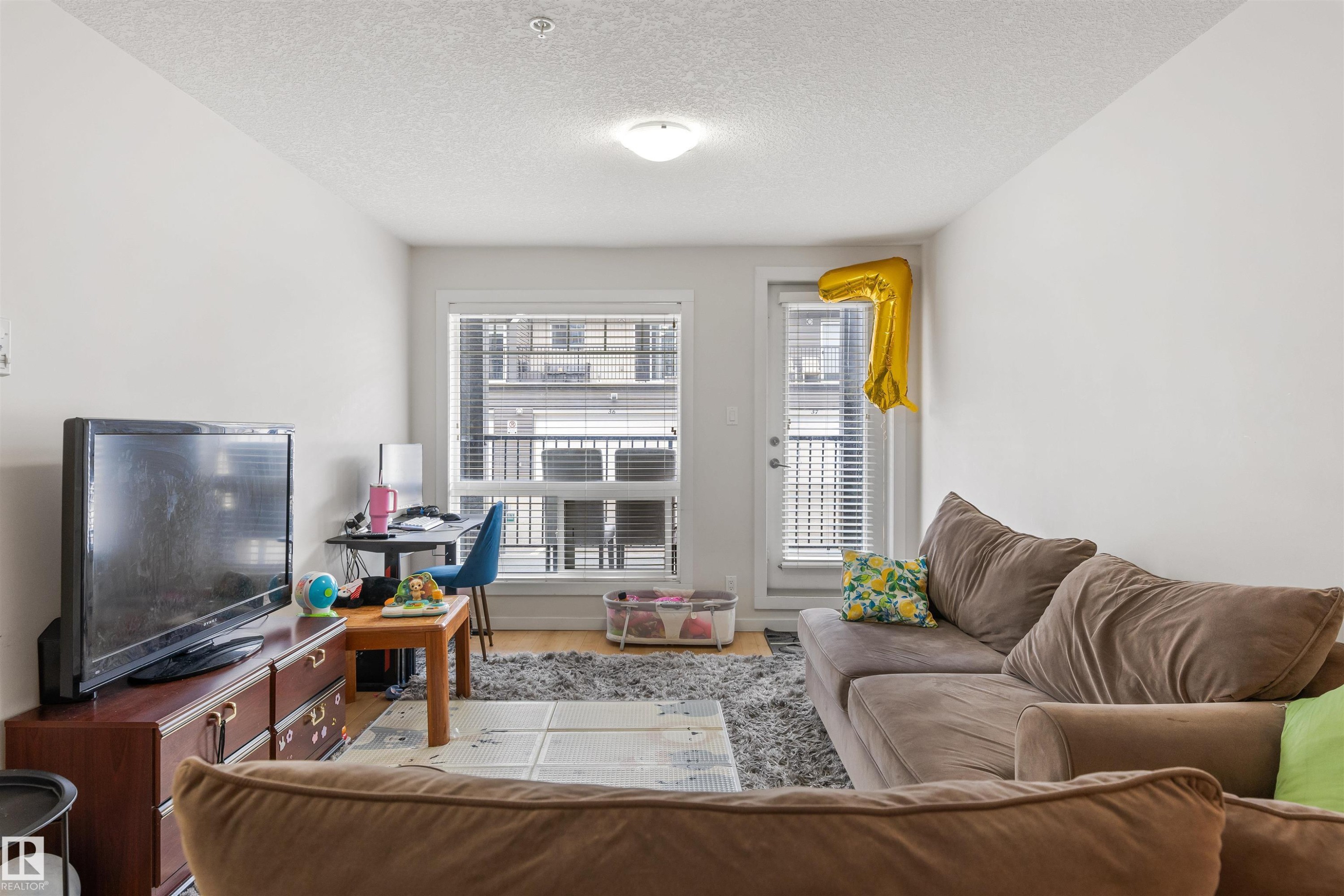110 9517 160 Avenue, Edmonton, AB - Indoor Photo Showing Living Room