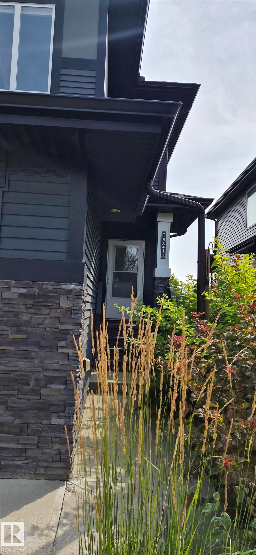 8921 217 Street Nw, Edmonton, AB - Outdoor