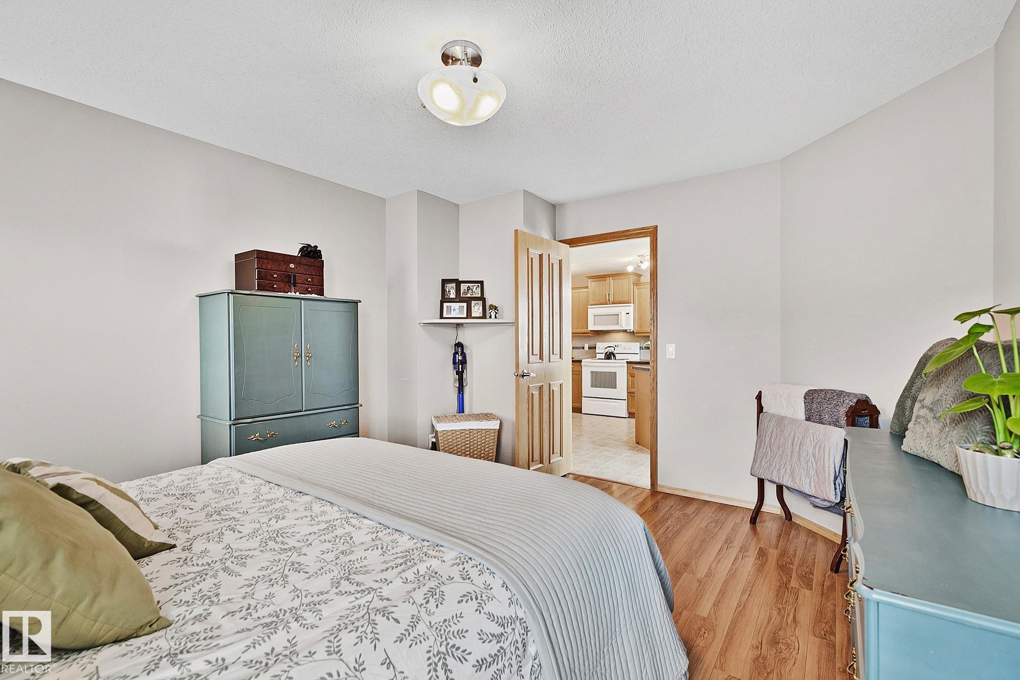 98 Hewitt Circle, Spruce Grove, AB - Indoor Photo Showing Bedroom