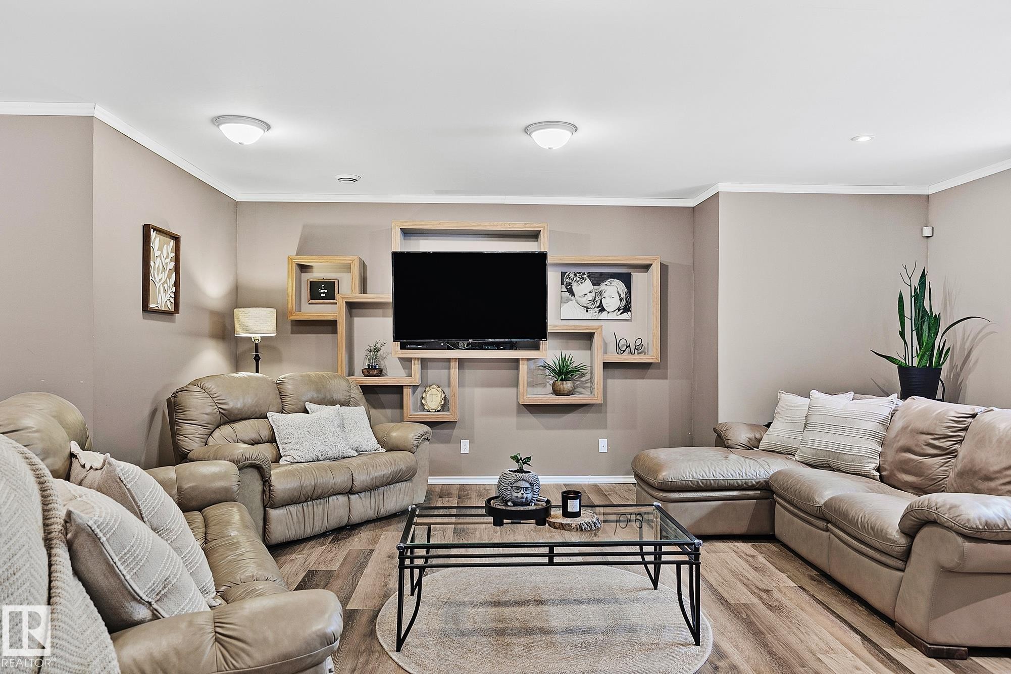98 Hewitt Circle, Spruce Grove, AB - Indoor Photo Showing Living Room