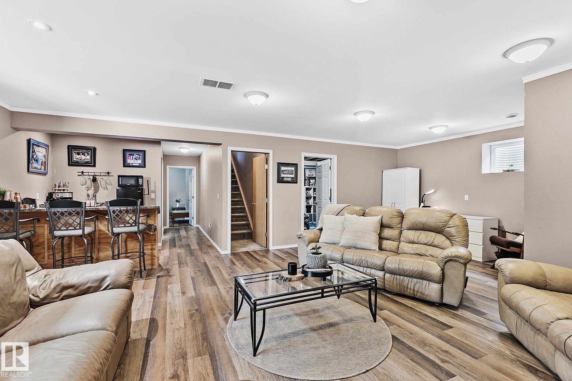 98 Hewitt Circle, Spruce Grove, AB - Indoor Photo Showing Living Room