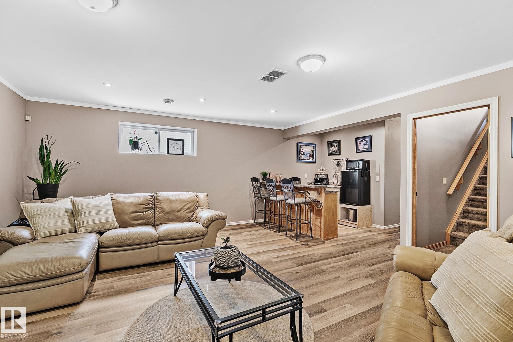 98 Hewitt Circle, Spruce Grove, AB - Indoor Photo Showing Living Room