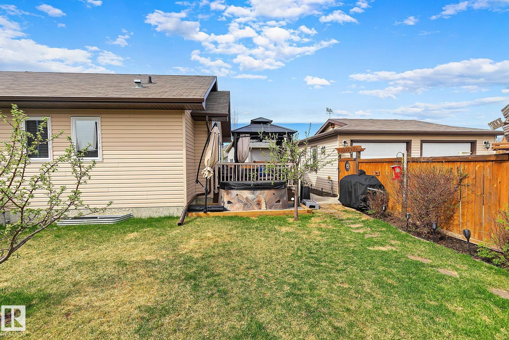 98 Hewitt Circle, Spruce Grove, AB - Outdoor With Deck Patio Veranda