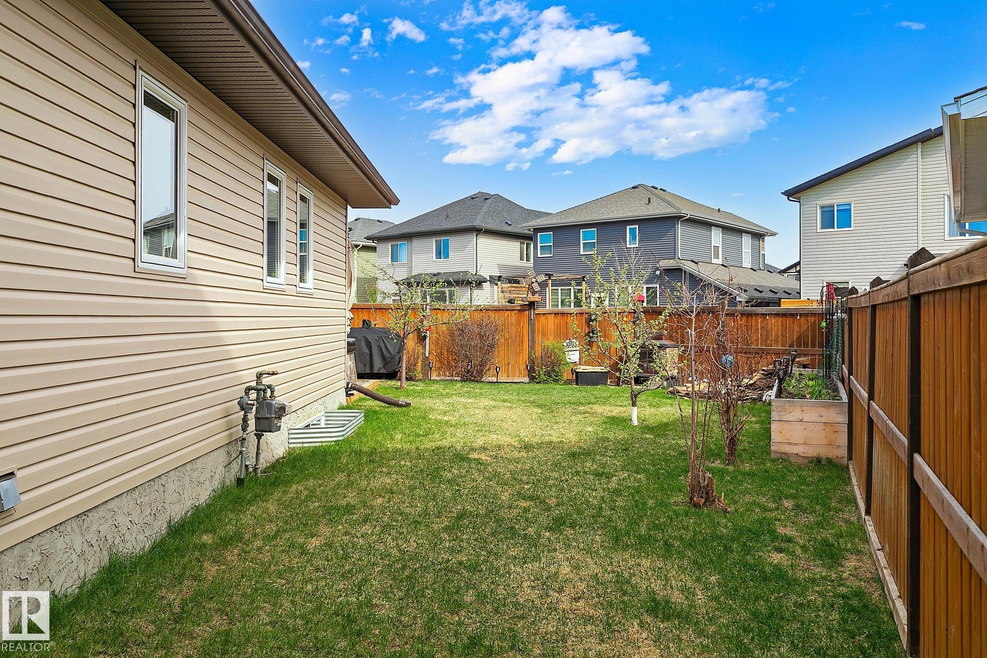 98 Hewitt Circle, Spruce Grove, AB - Outdoor With Exterior