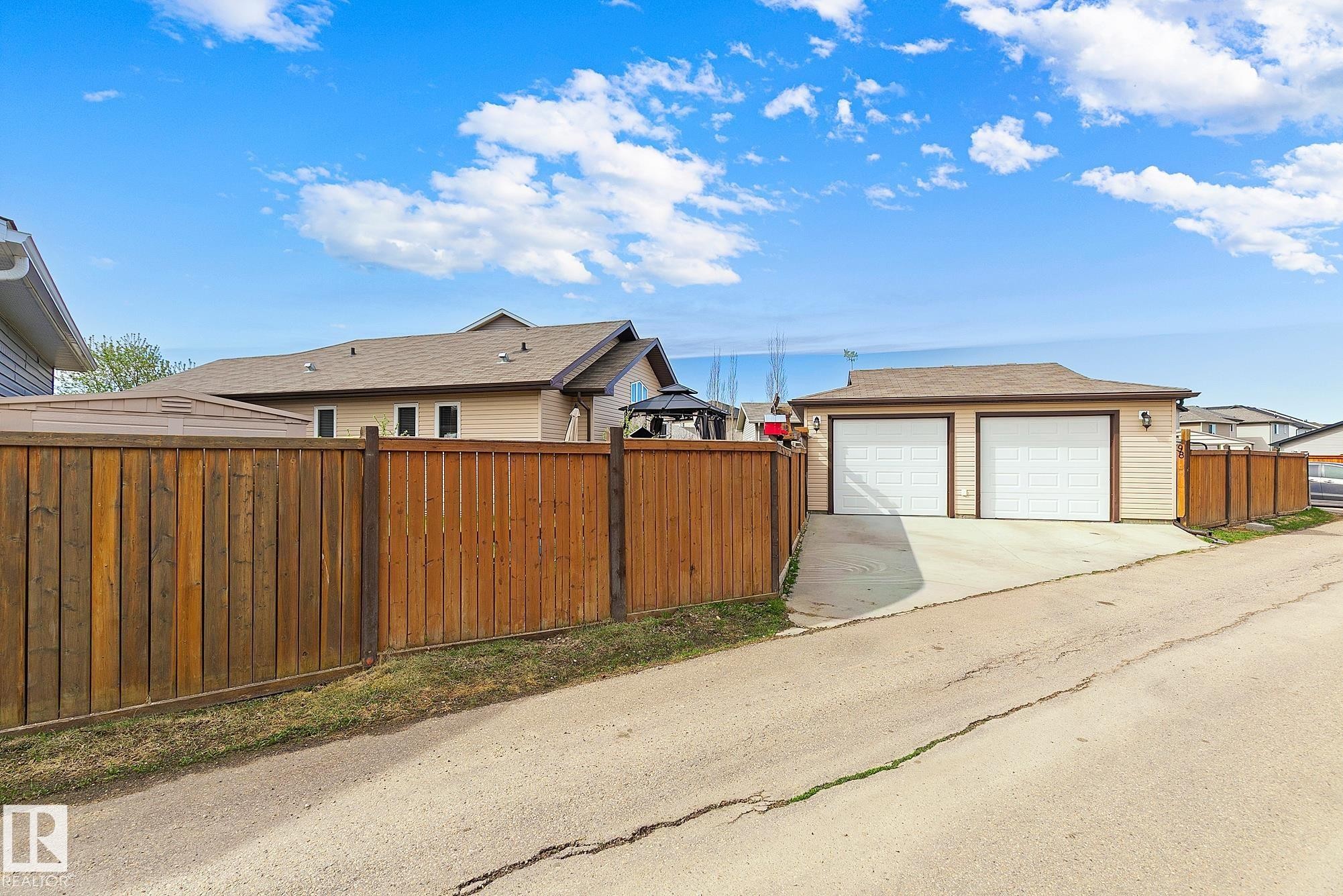 98 Hewitt Circle, Spruce Grove, AB - Outdoor