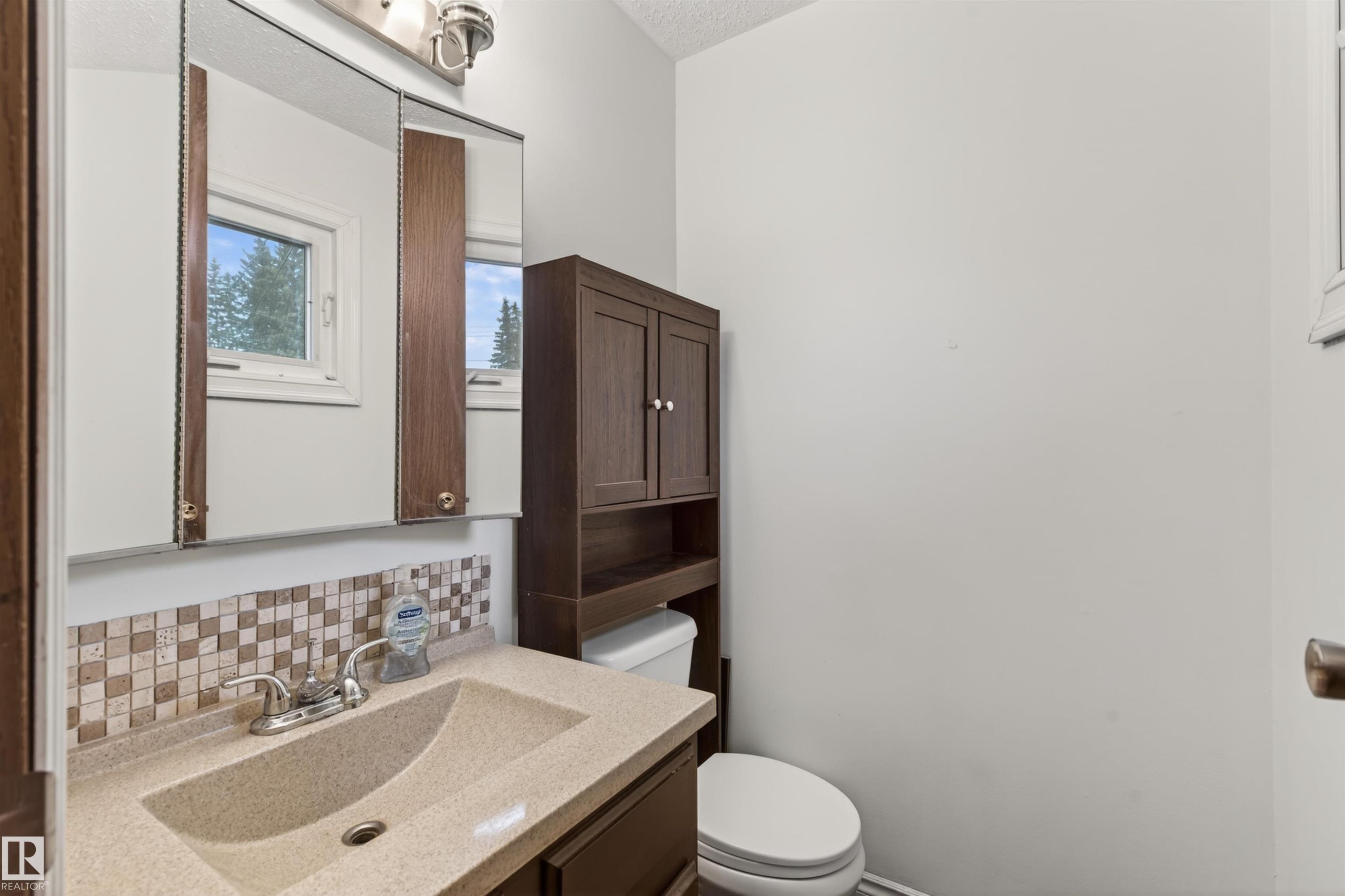 2012 2 Avenue, Cold Lake, AB - Indoor Photo Showing Bathroom