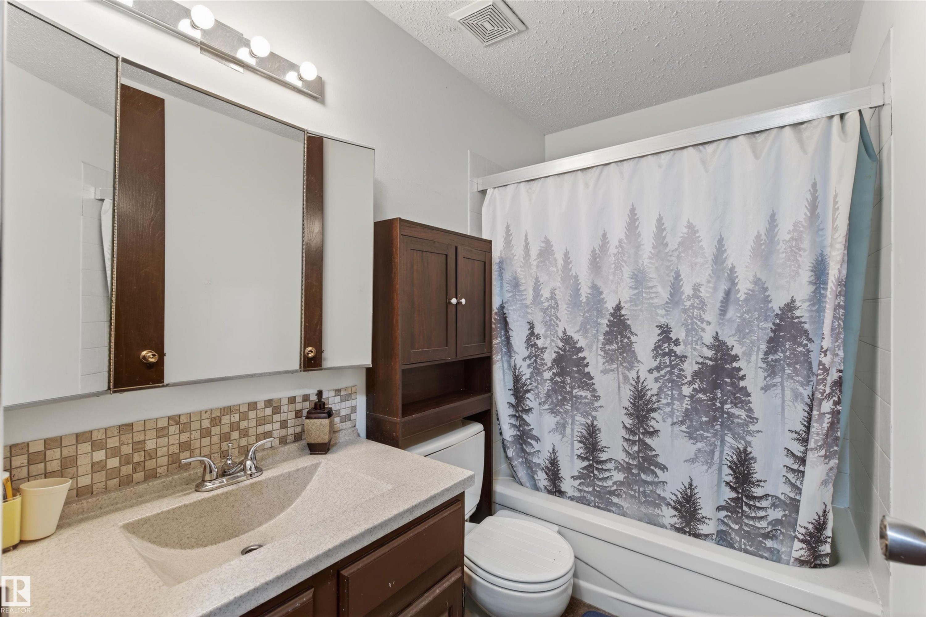 2012 2 Avenue, Cold Lake, AB - Indoor Photo Showing Bathroom