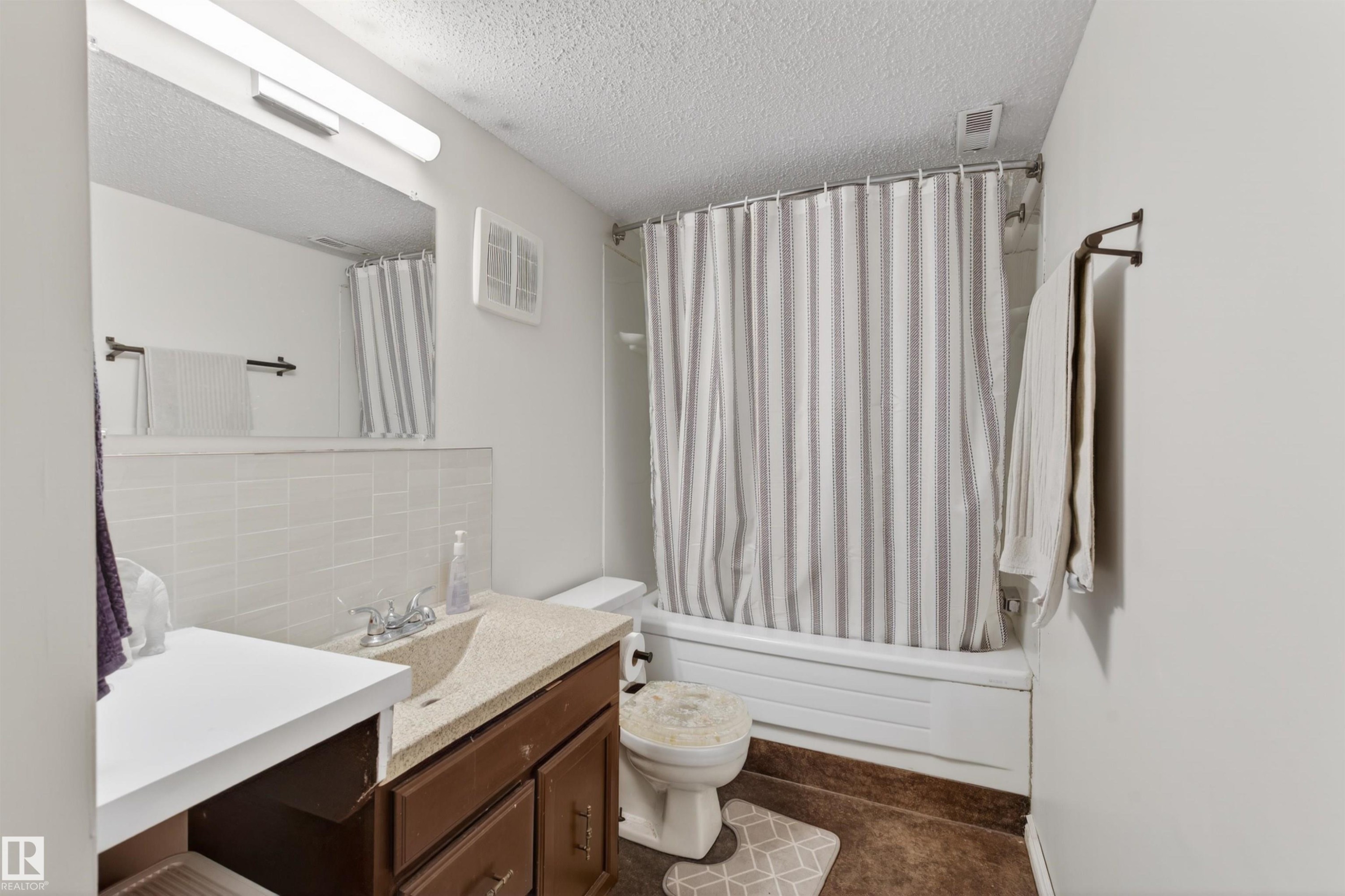 2012 2 Avenue, Cold Lake, AB - Indoor Photo Showing Bathroom