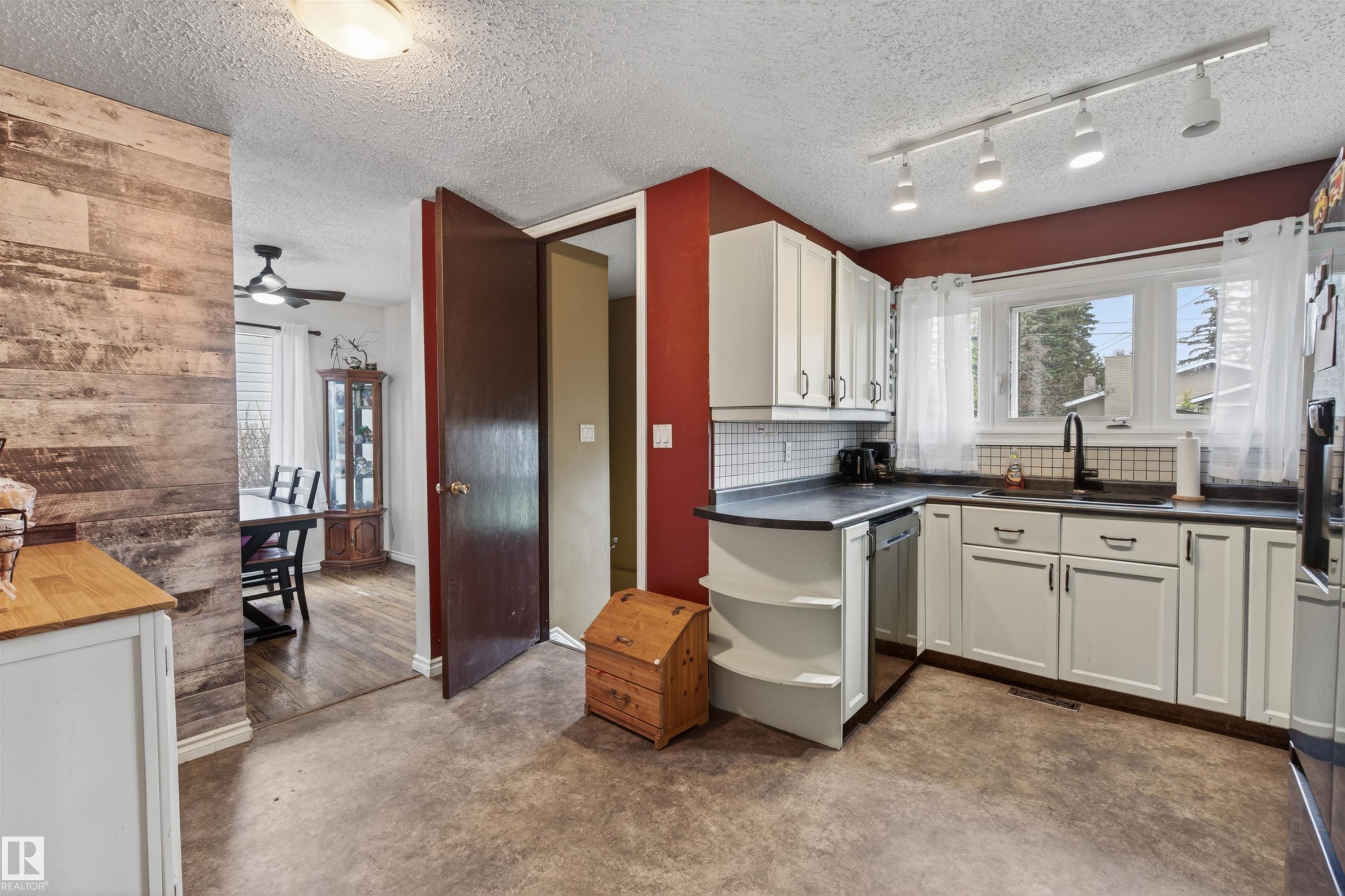 2012 2 Avenue, Cold Lake, AB - Indoor Photo Showing Kitchen