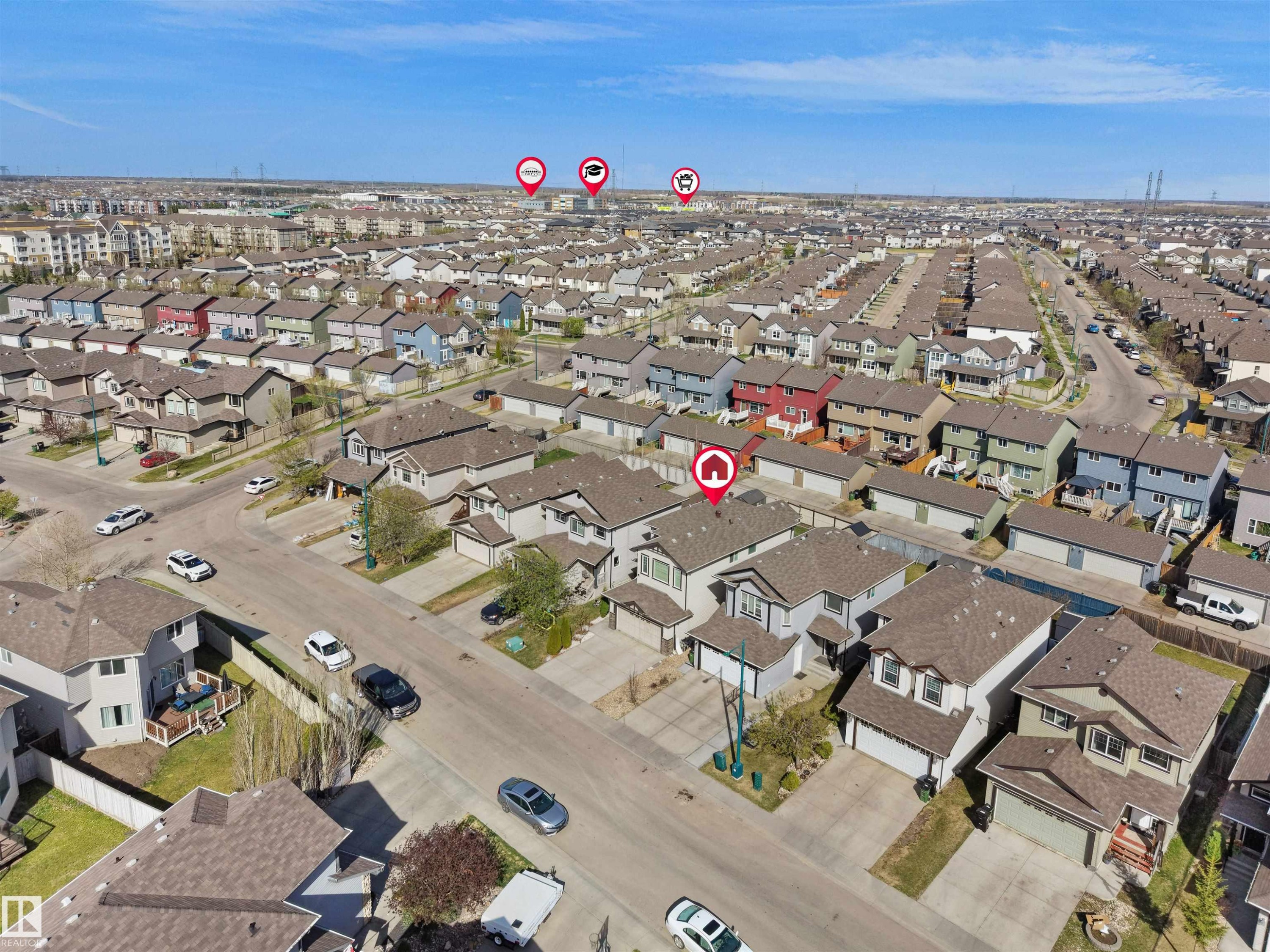 Residential neighborhood featuring detached and semi-detached homes with various exterior finishes and attached garages - 2017 32A Street, Edmonton, AB - Outdoor With View